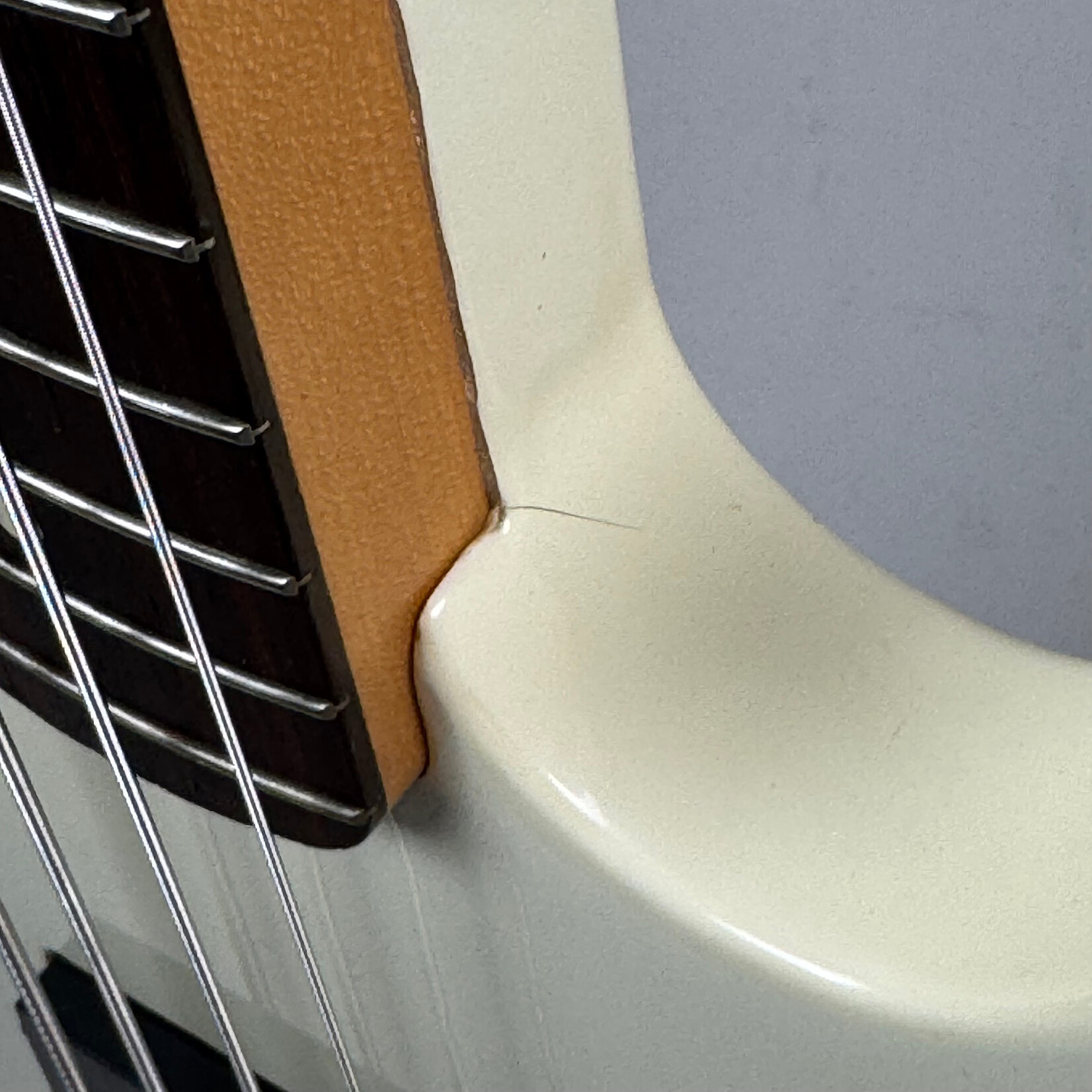 Fender 1991 Fender Prodigy Bass White