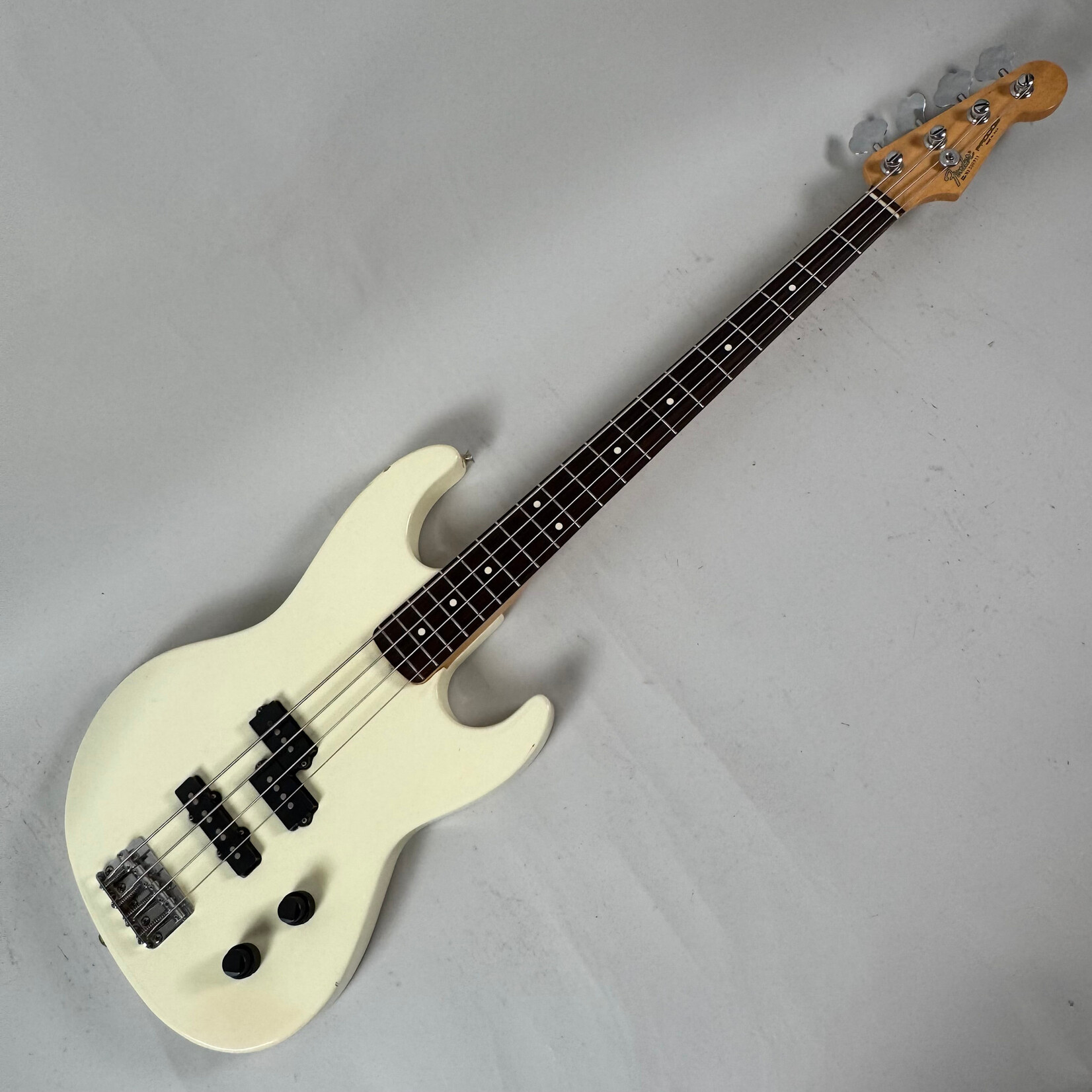 Fender 1991 Fender Prodigy Bass White