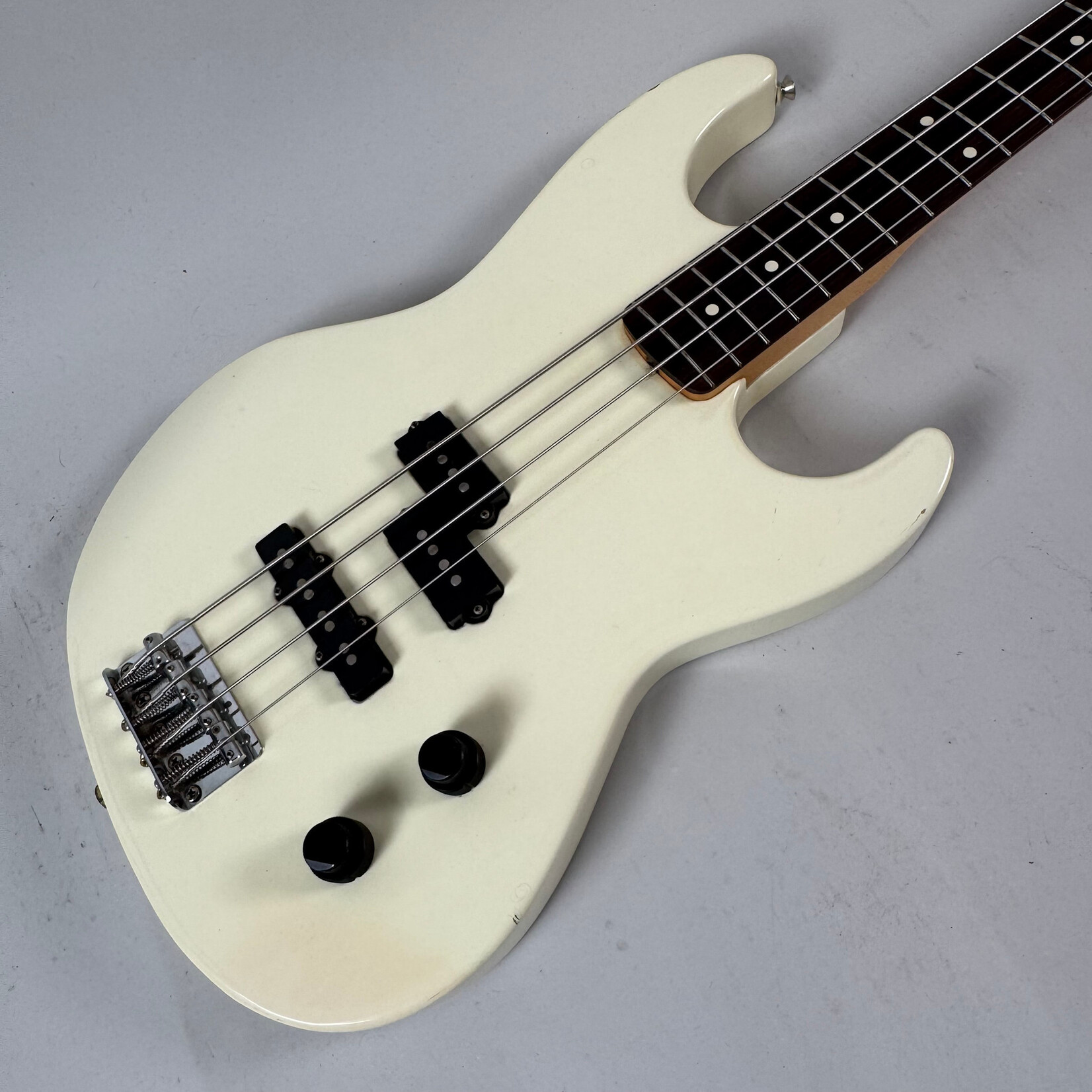 Fender 1991 Fender Prodigy Bass White