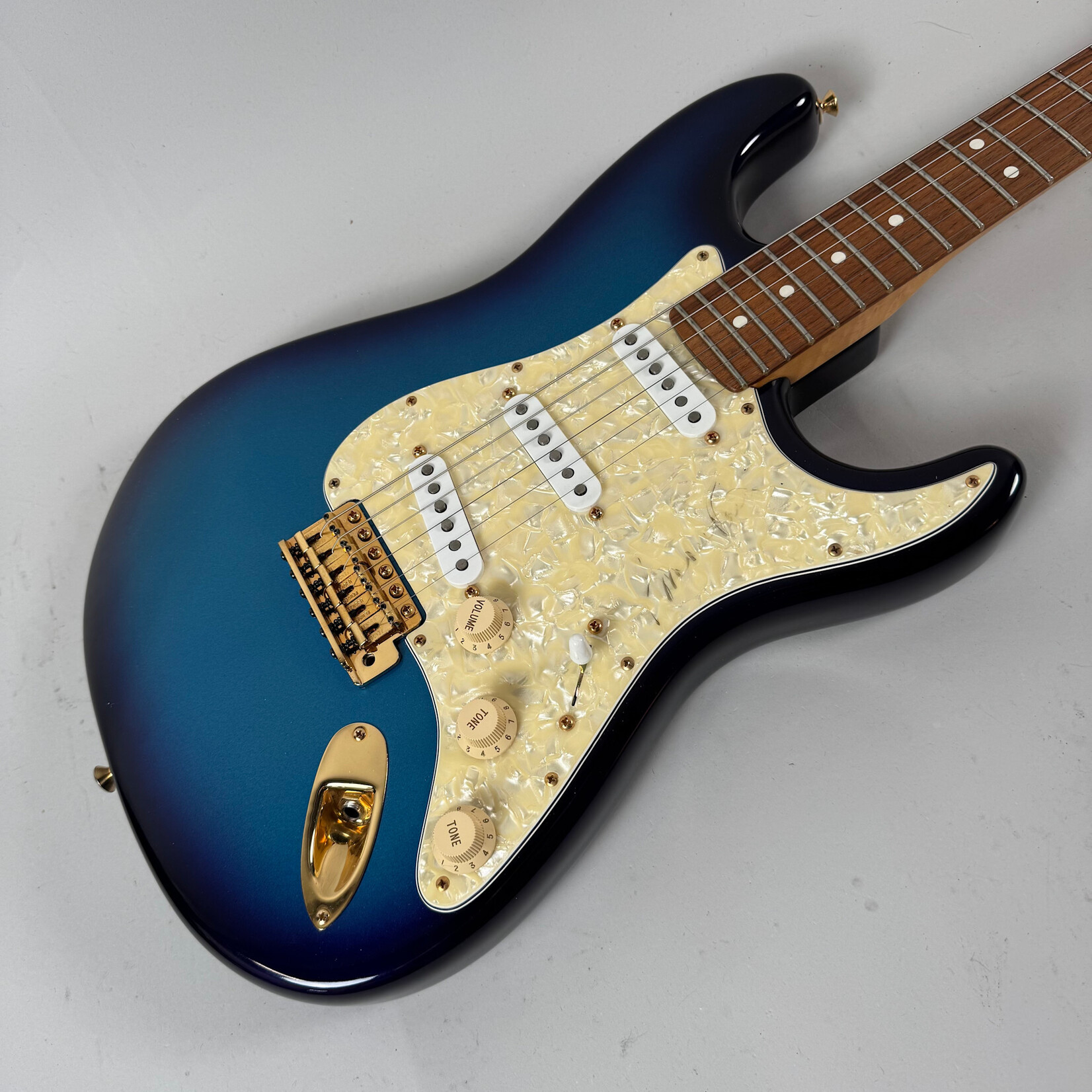 Fender 1996 Fender Bonnie Raitt Custom Shop Stratocaster 24 of 200