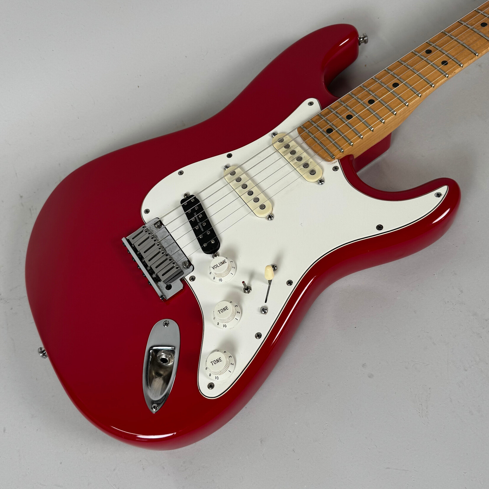 Fender mid-80's Fender American Stratocaster Standard Torino Red (bridge humbucker, coil split)