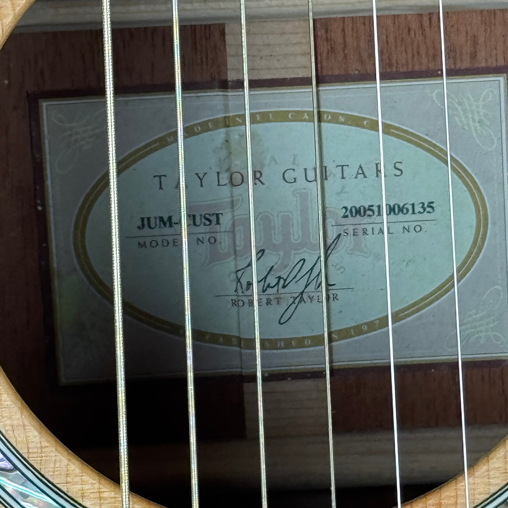 Taylor 2005 Taylor Jumbo Custom Bearclaw Sitka/Mahogany