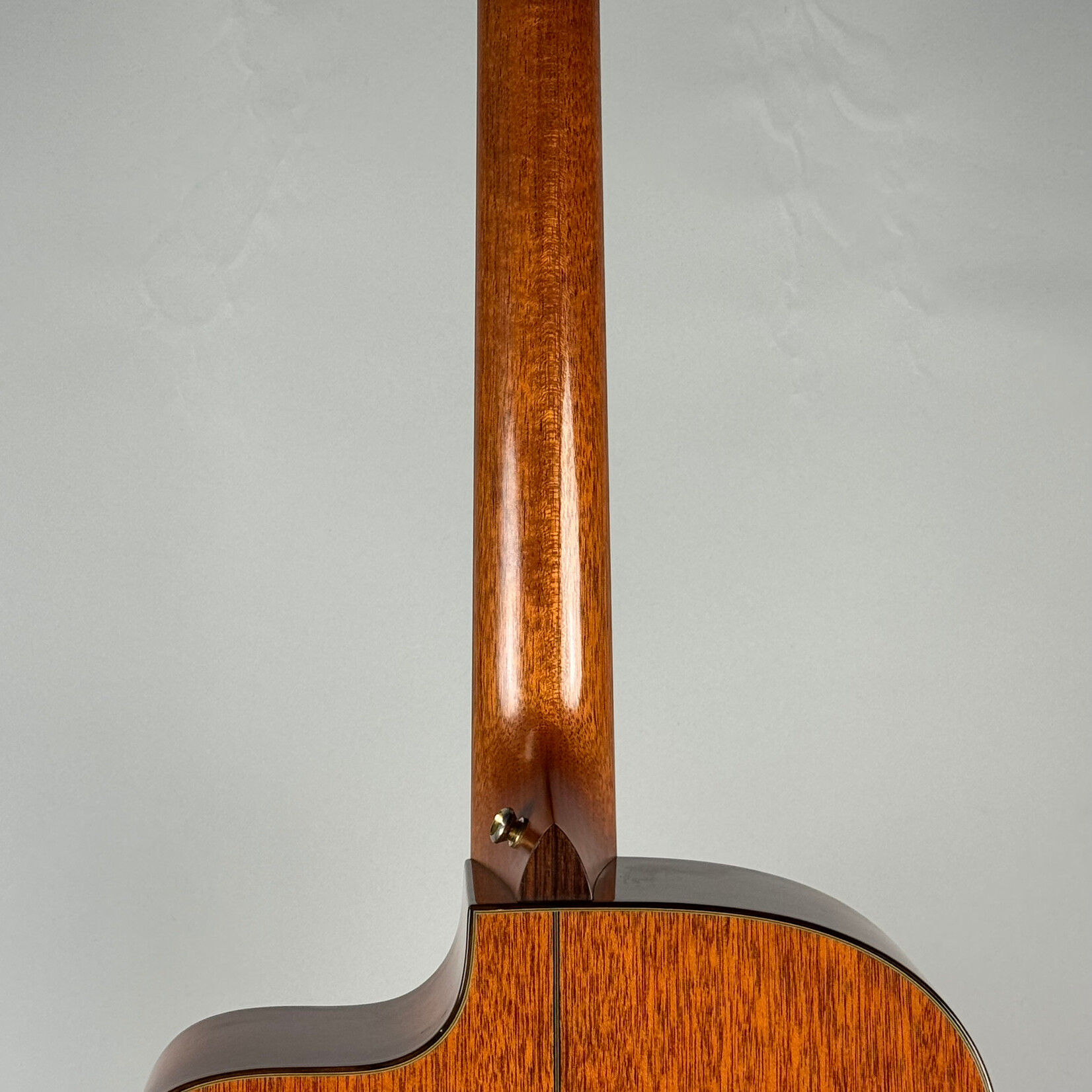Taylor 2005 Taylor Jumbo Custom Bearclaw Sitka/Mahogany