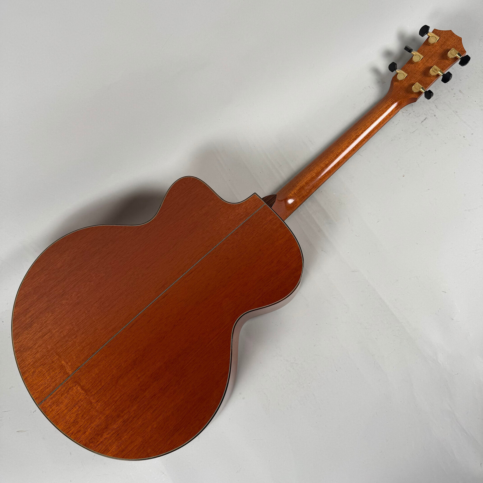 Taylor 2005 Taylor Jumbo Custom Bearclaw Sitka/Mahogany