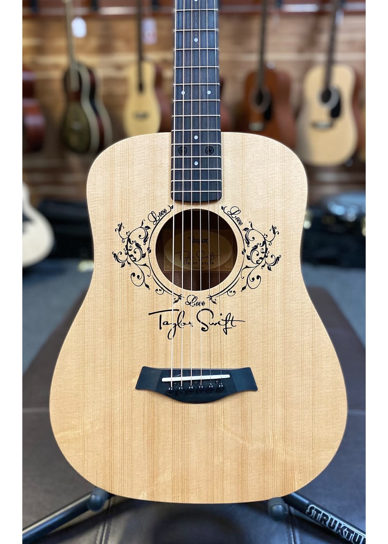 TAYLOR SWIFT SIGNATURE A/E 3/4 GUITAR W/GB New Old Stock 2021