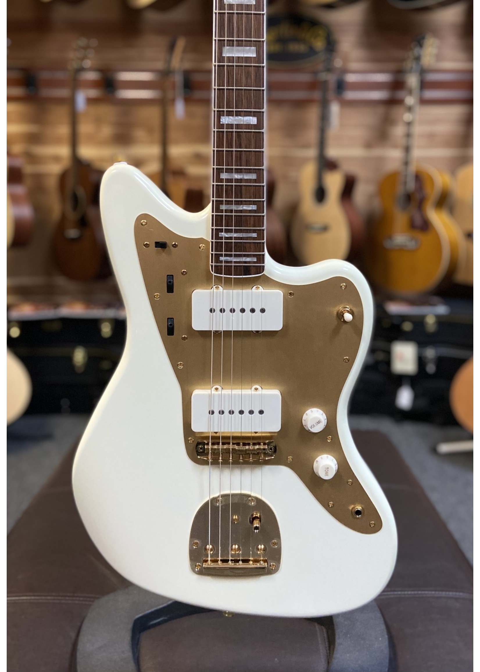 Squier Squier 40th Anniversary Jazzmaster®, Gold Edition, Laurel Fingerboard, Gold Anodized Pickguard, Olympic White