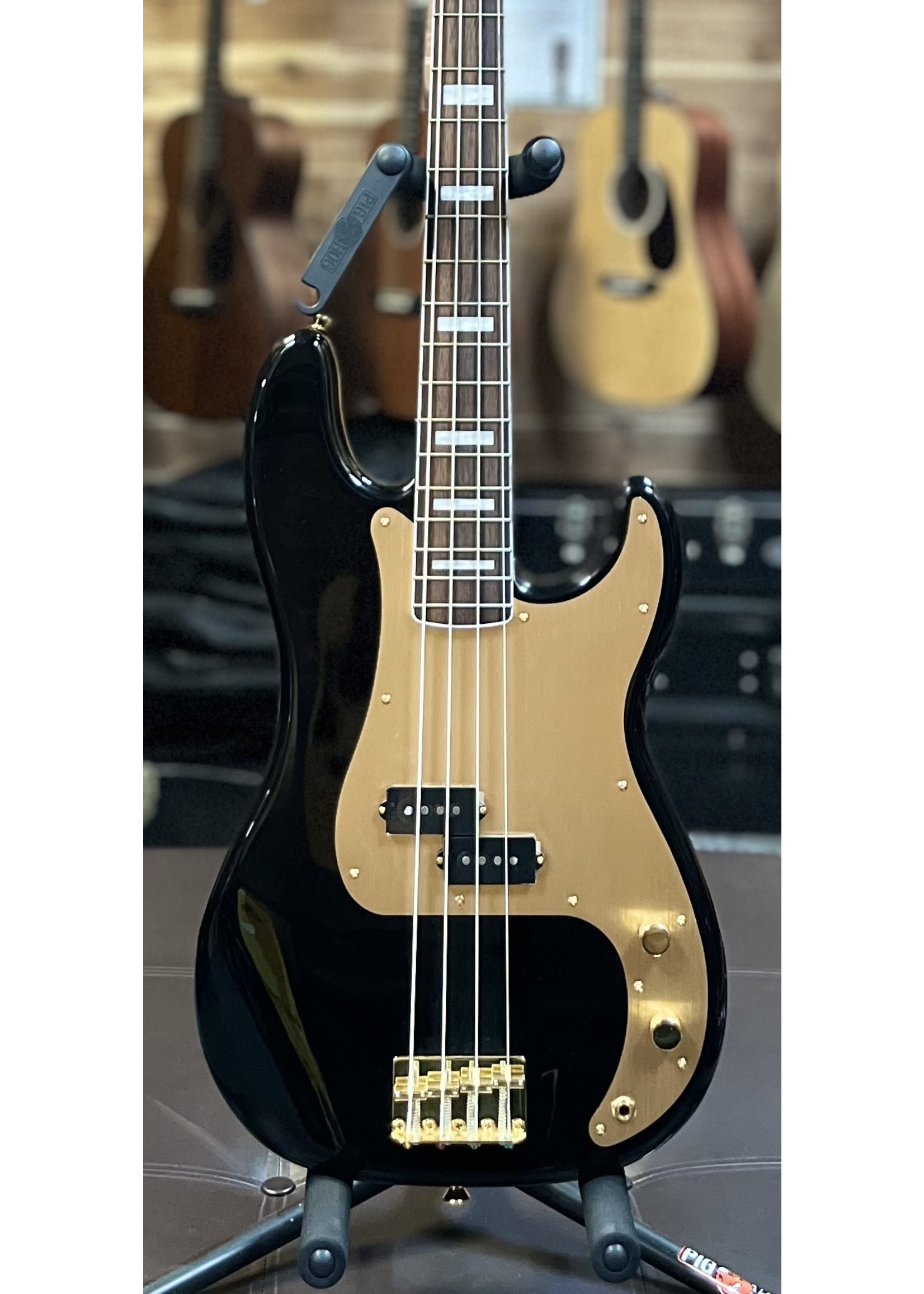 Squier Squier   40th Anniversary Precision Bass®, Gold Edition, Laurel Fingerboard, Gold Anodized Pickguard, Black