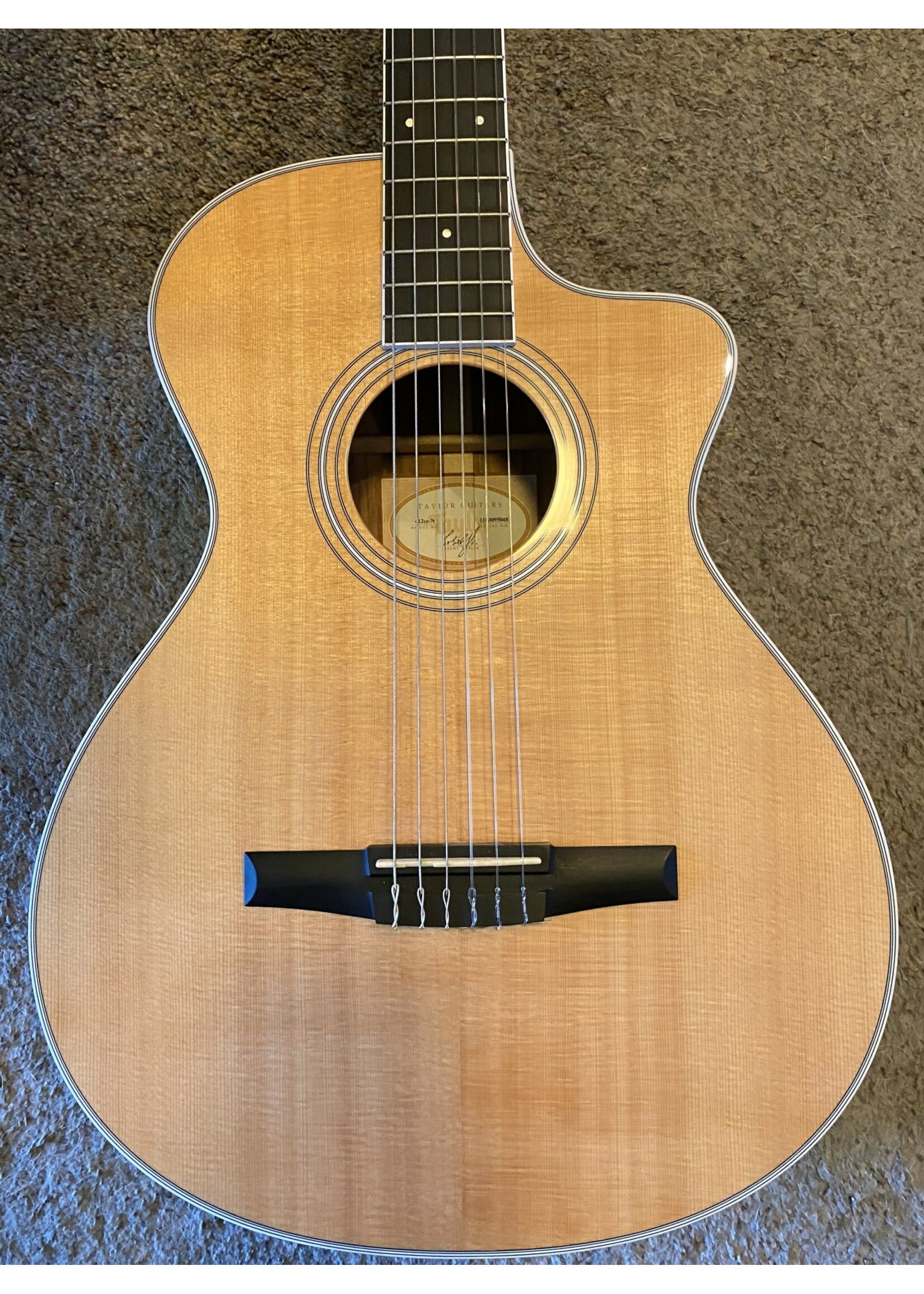 Taylor Guitars USED TAYLOR 412CE-N w/Hardcase + $50 Shipping