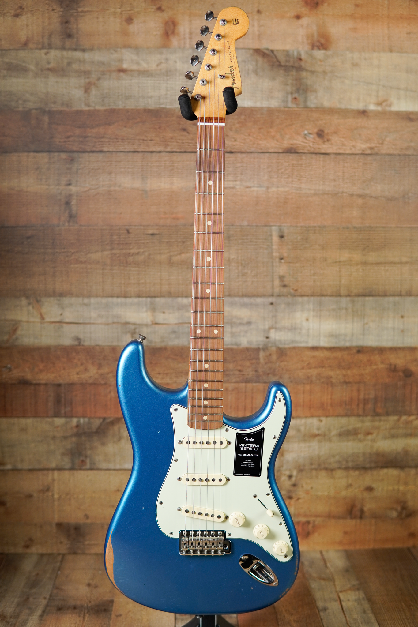 Fender Vintera Road Worn® '60s Stratocaster®, Pau Ferro Fingerboard Lake Placid Blue Fender Vintera Road Worn® '60s Stratocaster®, Pau Ferro Fingerboard Lake Placid Blue
