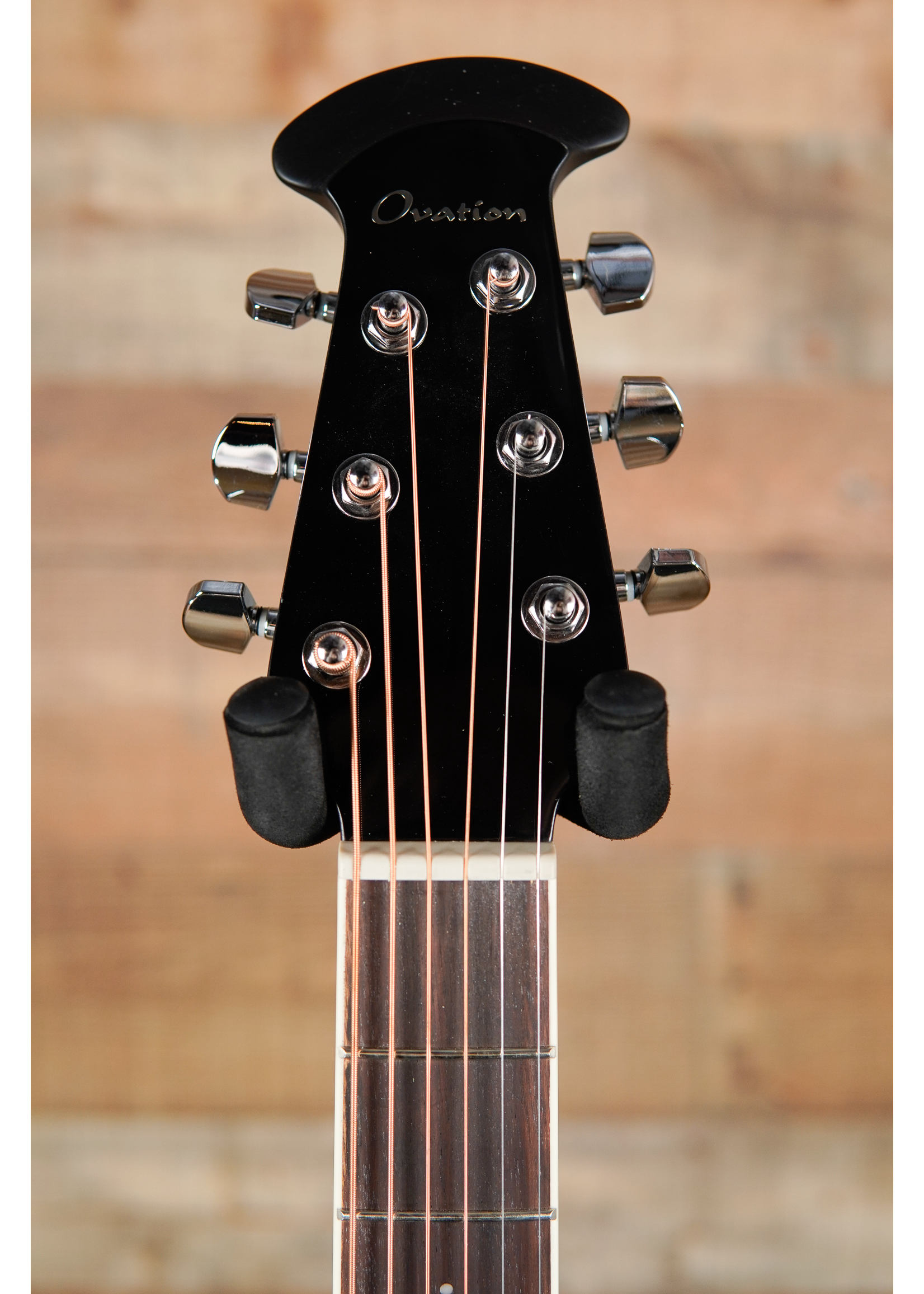 Ovation Ovation Celebrity Standard E-Acoustic Guitar CS24-5, CS/Cutaway, Black,Mid-Depth