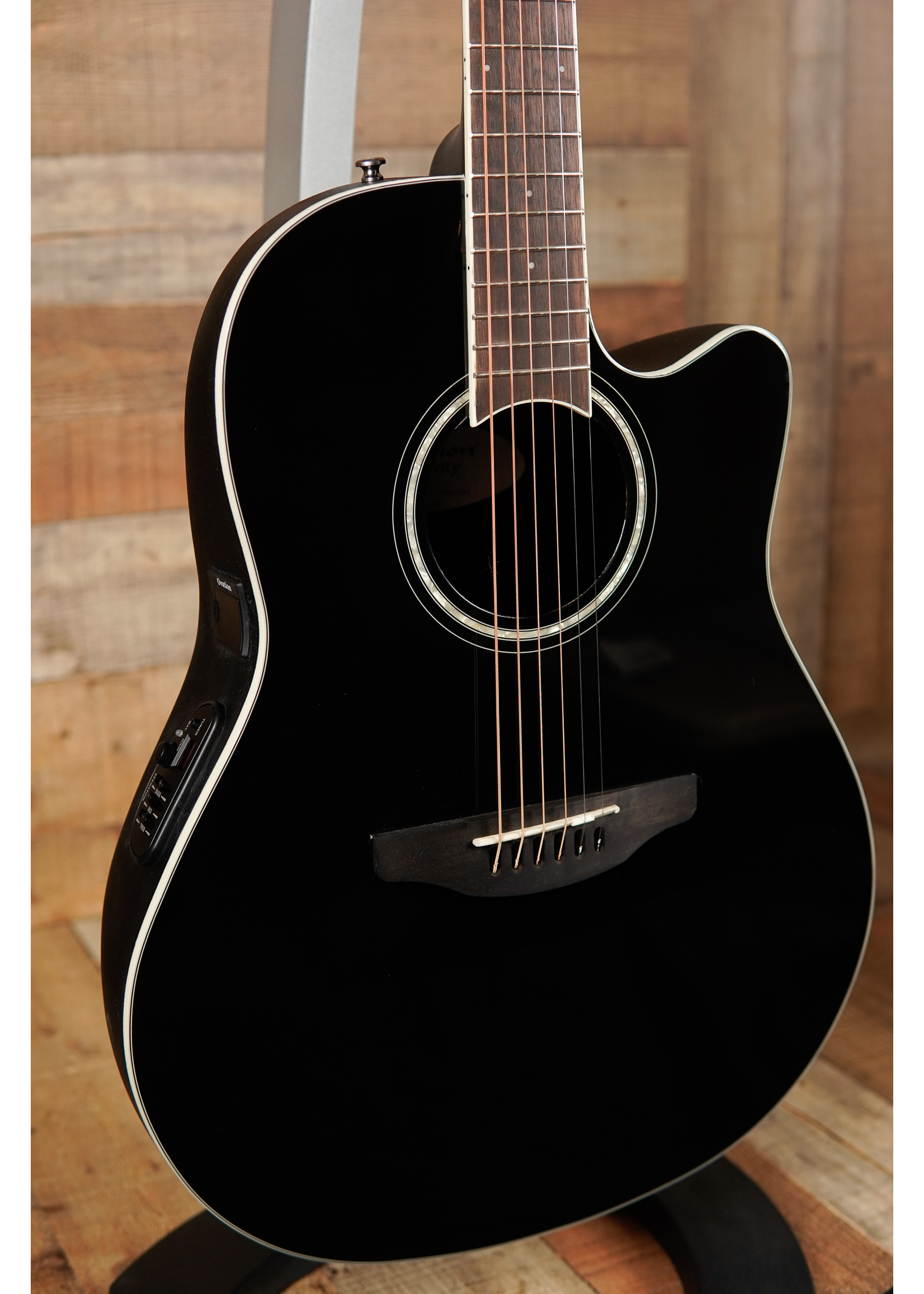 Ovation Ovation Celebrity Standard E-Acoustic Guitar CS24-5, CS/Cutaway, Black,Mid-Depth