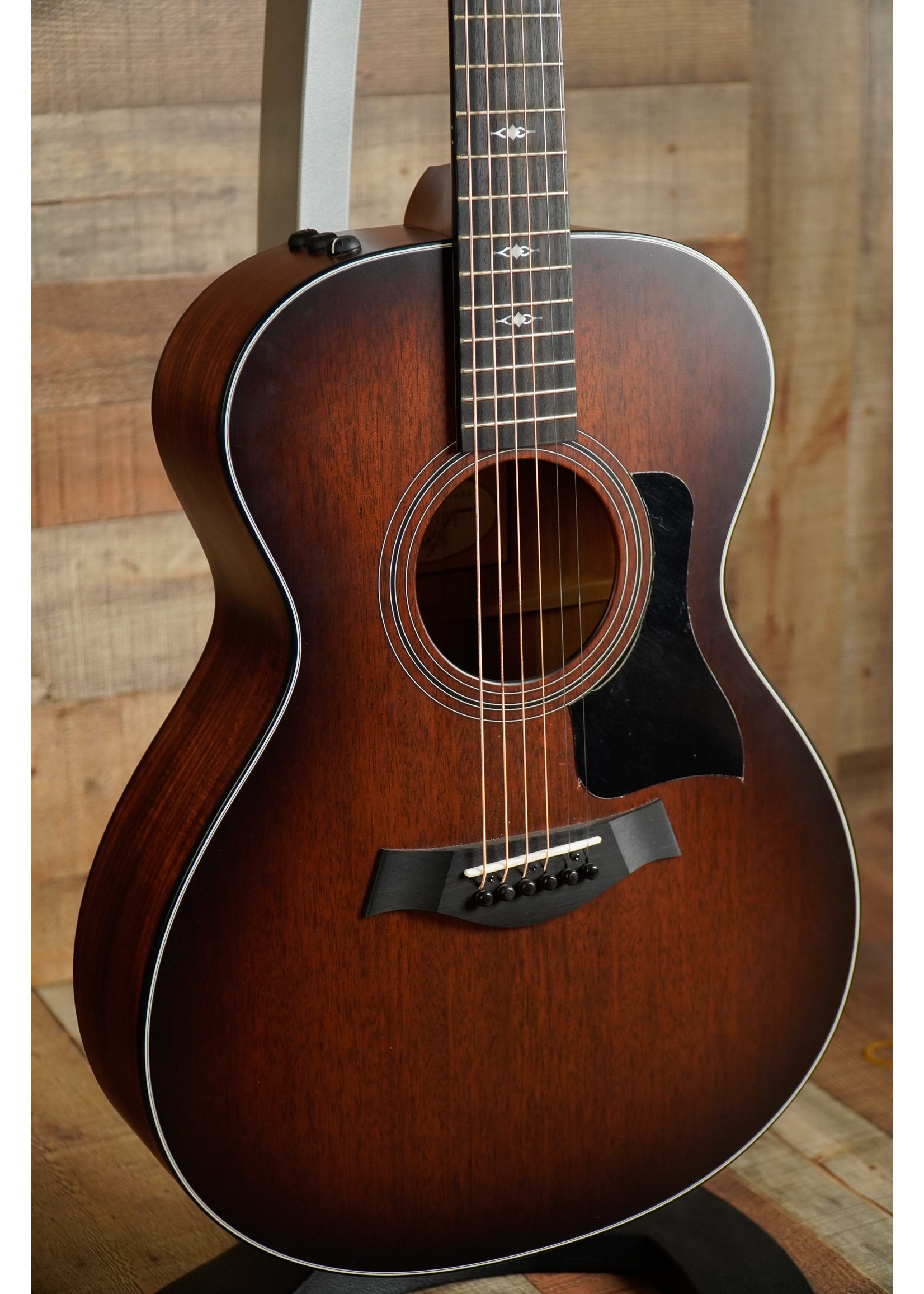 Taylor Taylor 322e 2018 Shaded Edge Burst