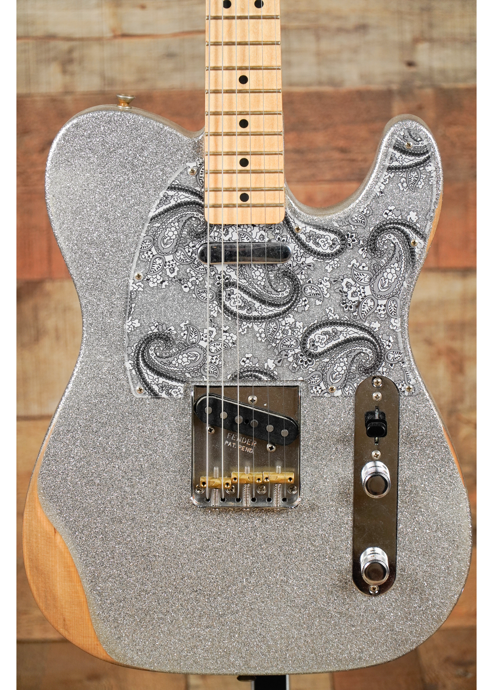 Fender Fender Brad Paisley Road Worn Telecaster®, Maple Fingerboard Silver Sparkle