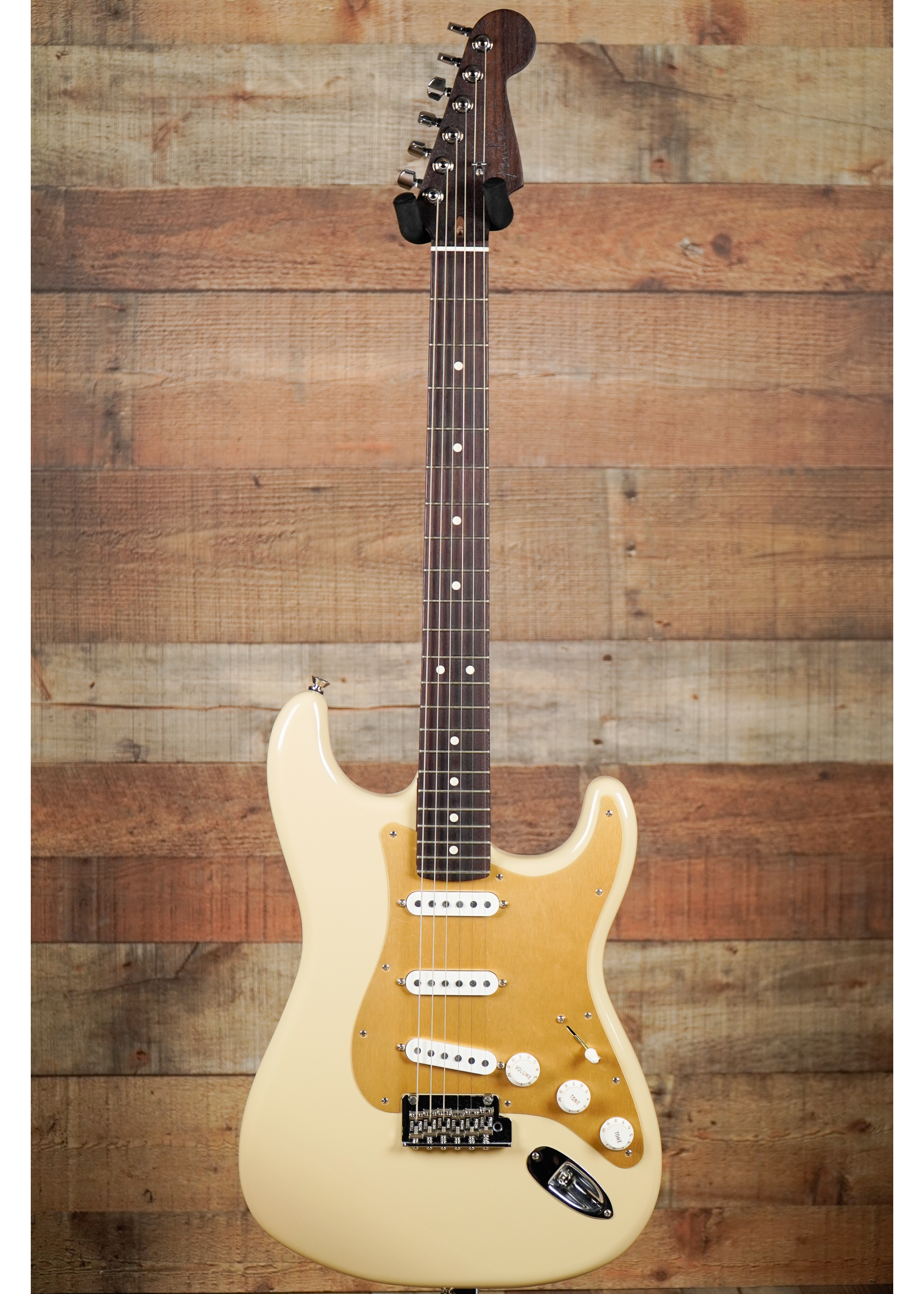 Fender Fender  Limited Edition American Professional Stratocaster®, Solid Rosewood Neck, Desert Sand