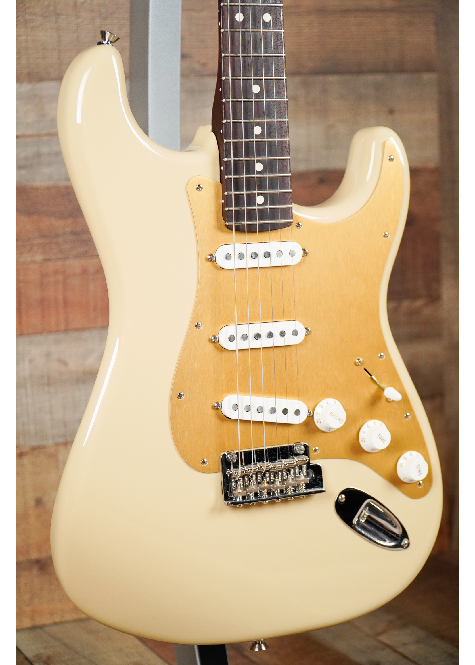 Fender Fender  Limited Edition American Professional Stratocaster®, Solid Rosewood Neck, Desert Sand