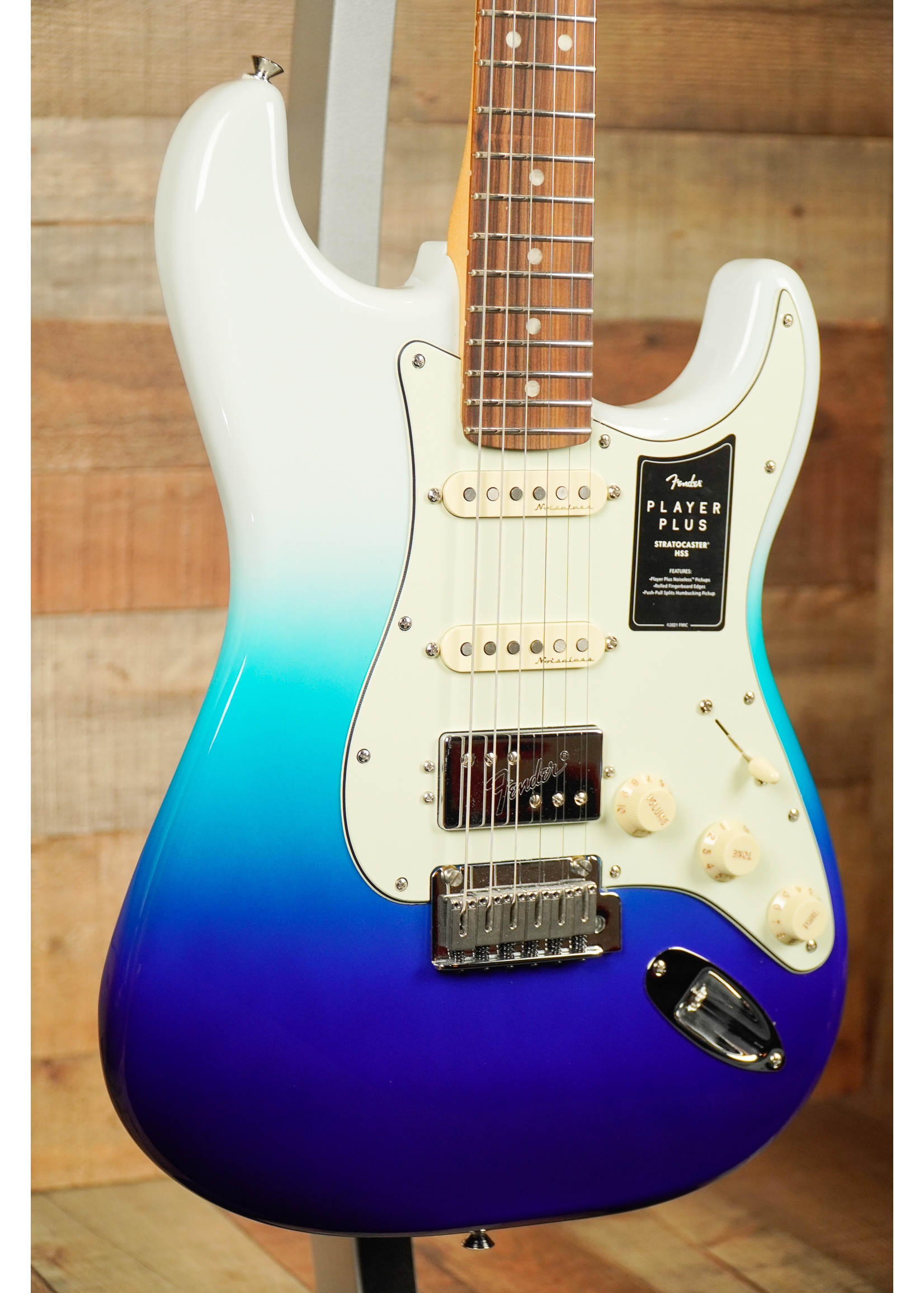 Fender Fender Player Plus Stratocaster® HSS, Pau Ferro Fingerboard, Belair Blue