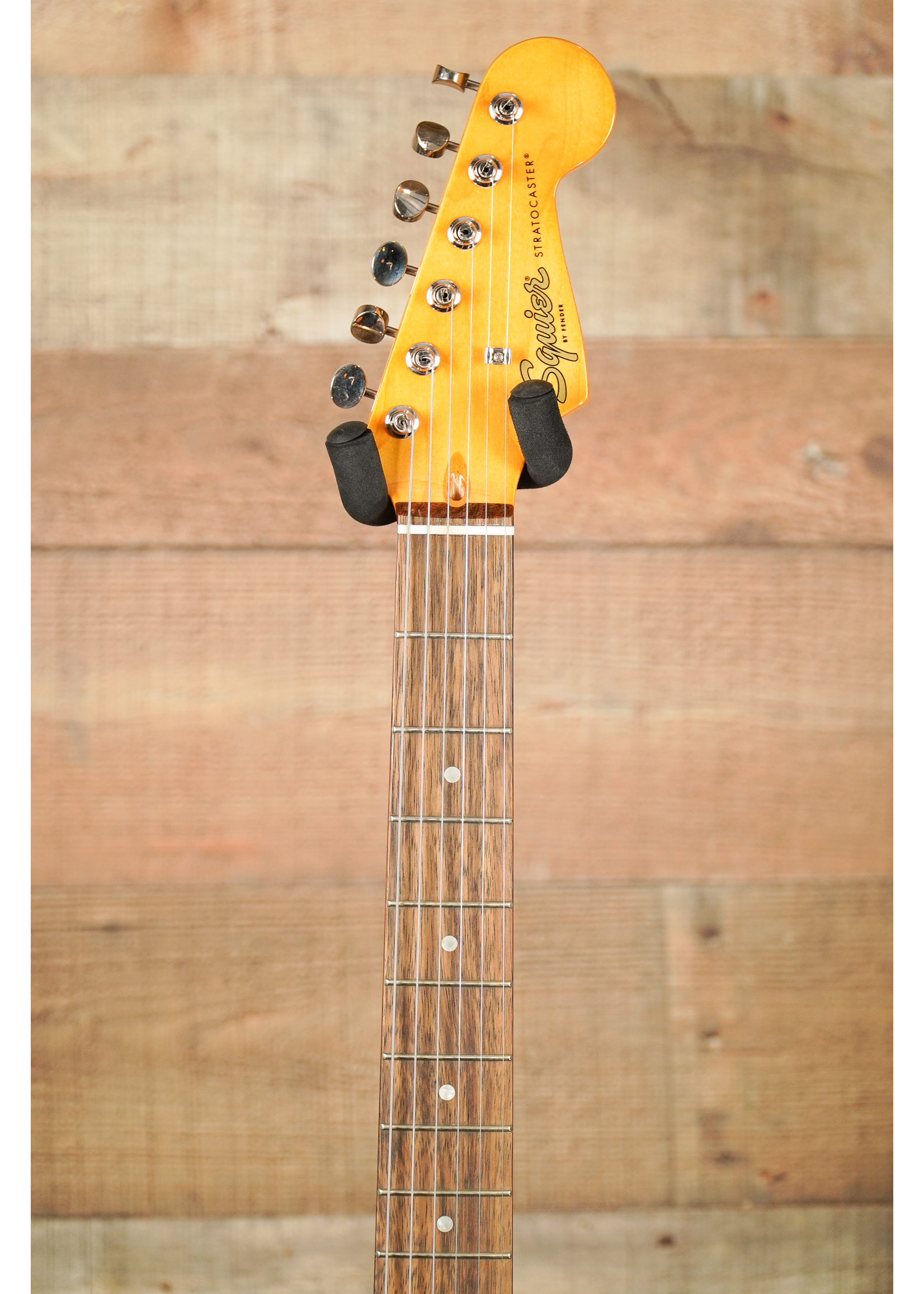 Squier Squier Classic Vibe '60s Stratocaster®, Laurel Fingerboard, 3-Color Sunburst