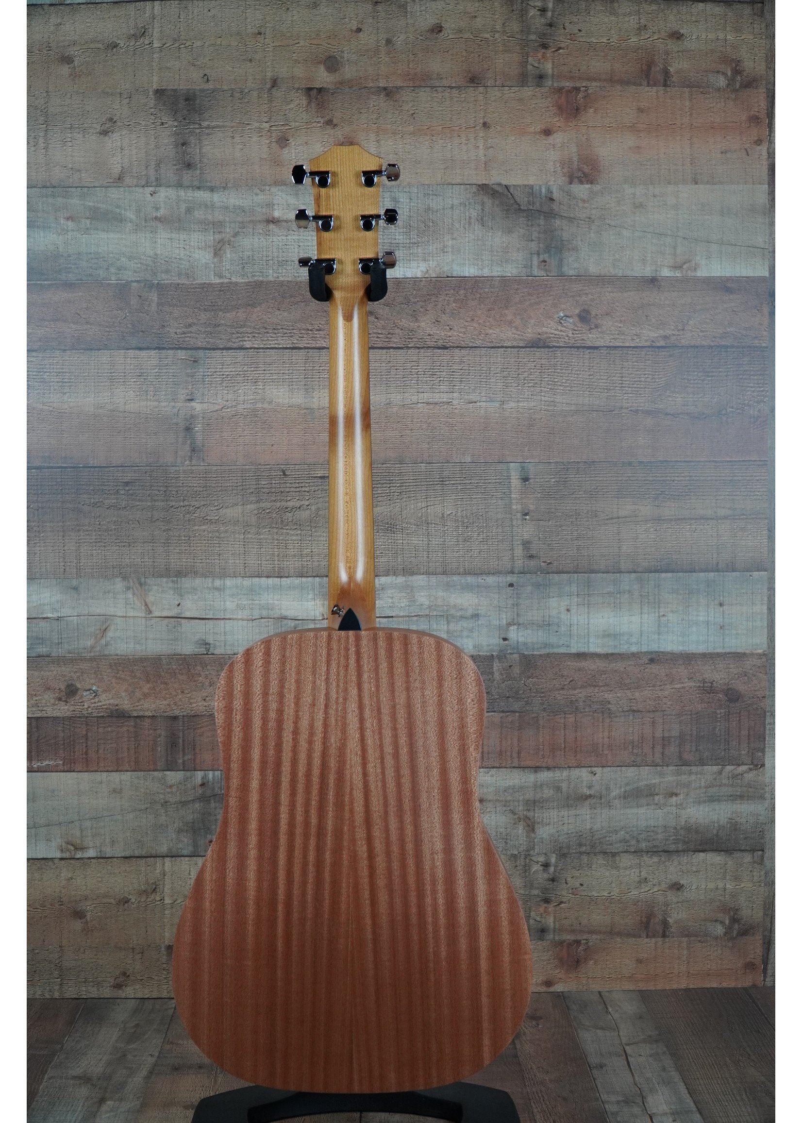 Taylor 6-String | Sitka Spruce Top | Layered Sapele Back and Sides | Maple Neck | West African Crelicam Ebony Fretboard | No Electronics | Non-cutaway | Gig Bag Case