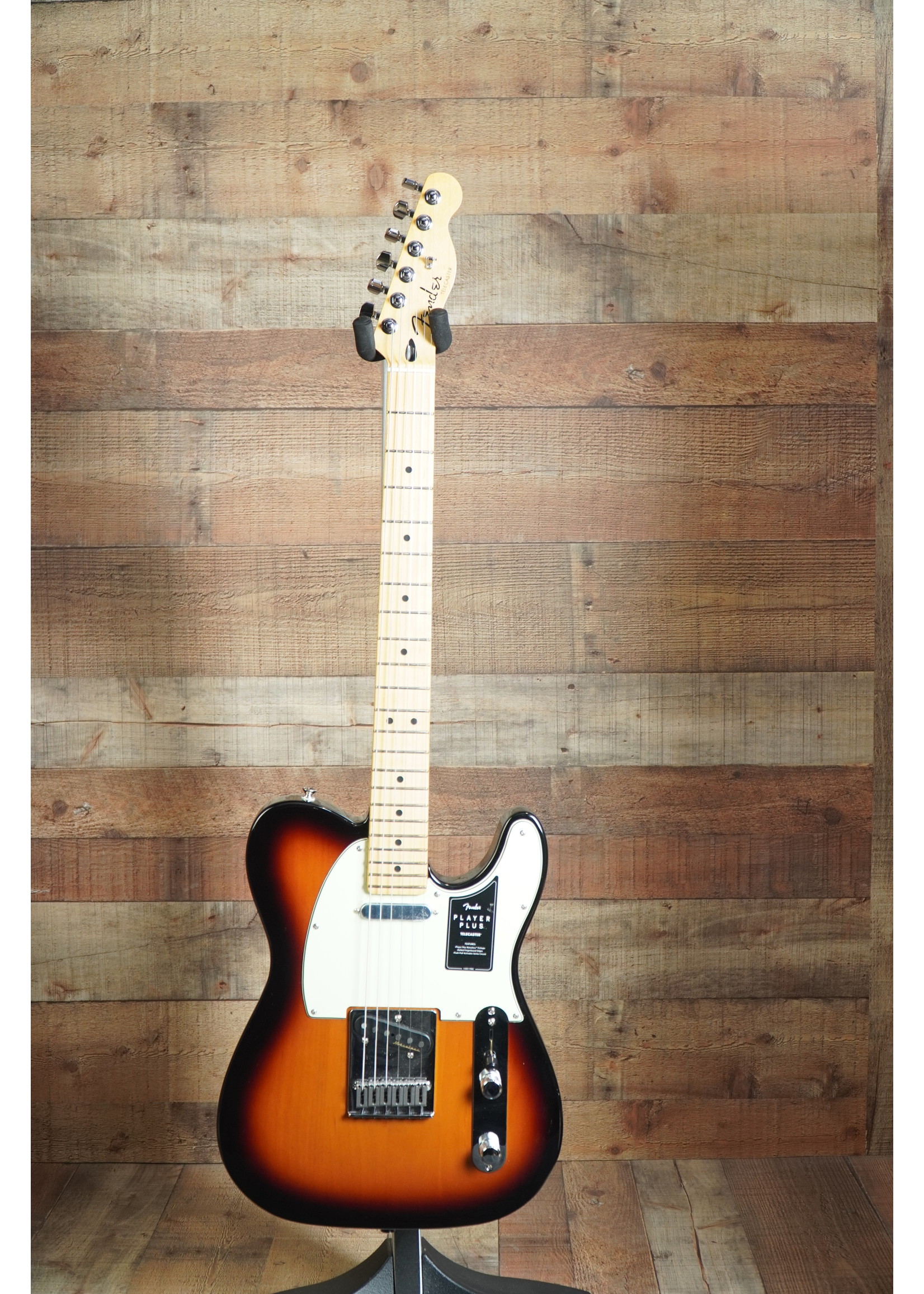 Fender Fender Player Plus Telecaster®, Maple Fingerboard, 3-Color Sunburst