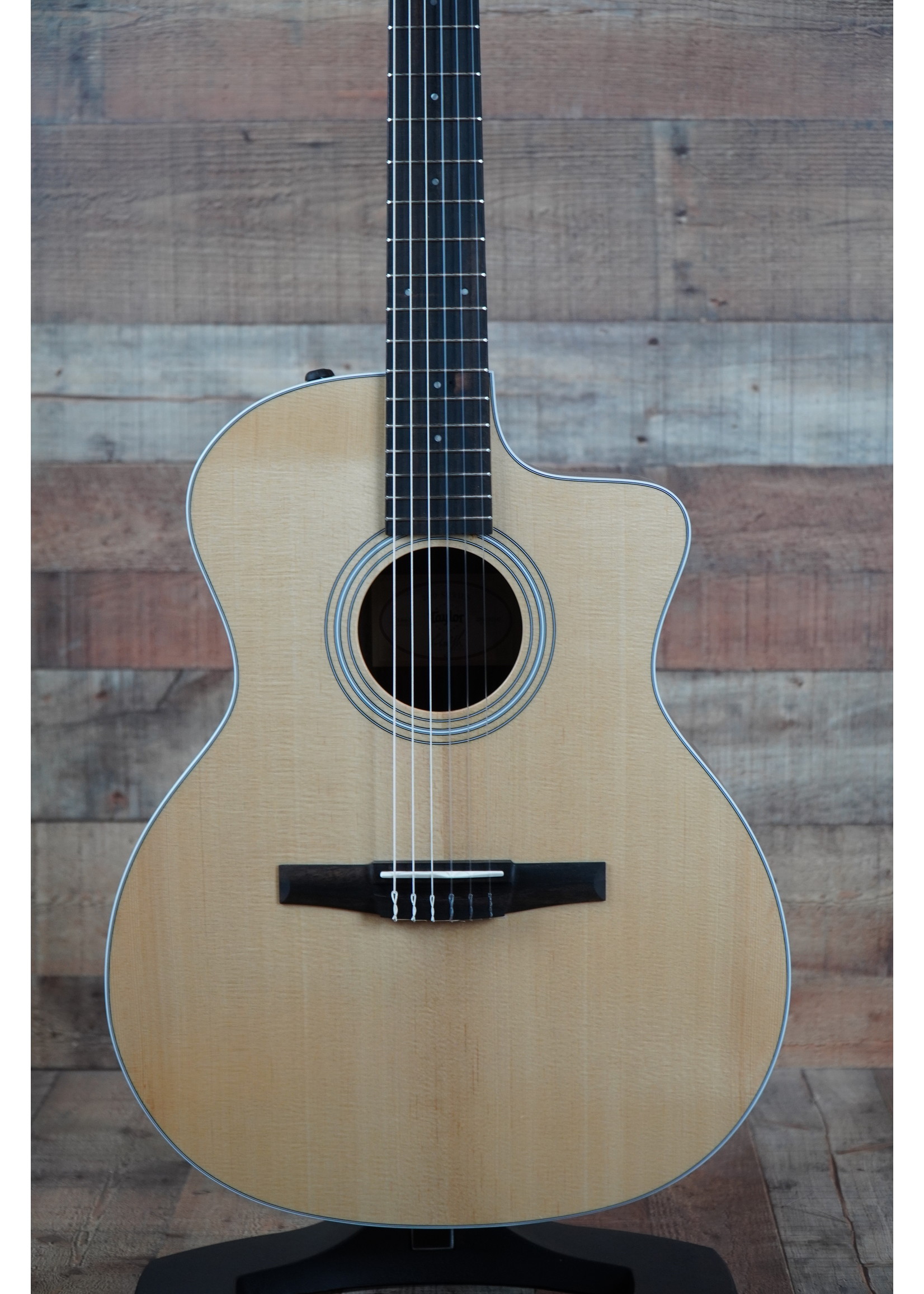 Taylor Taylor 214ce-N