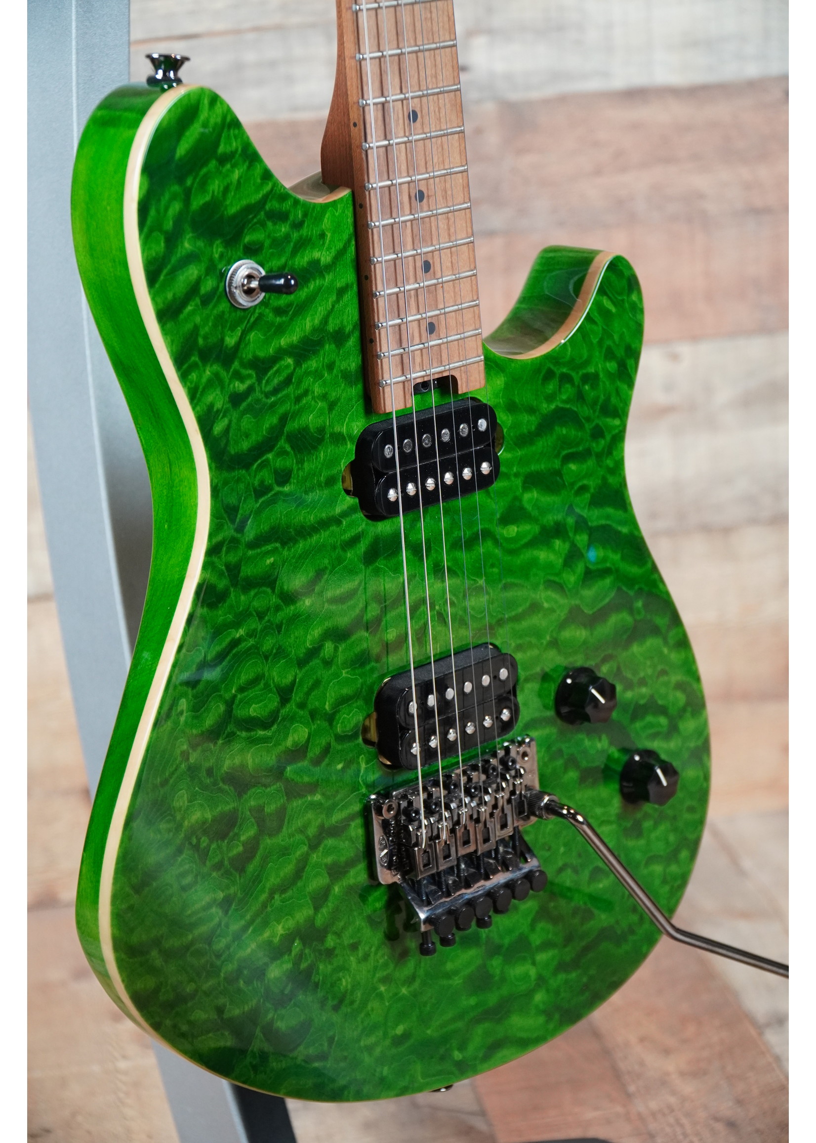 EVH EVH  Wolfgang® WG Standard QM, Baked Maple Fingerboard, Transparent Green