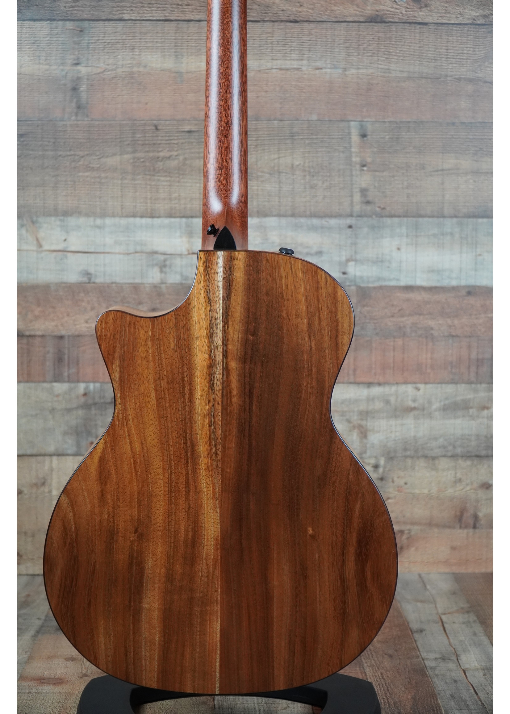 Taylor 724CE Hawaiian Koa Top | Hawaiian Koa Back and Sides | Tropical Mahogany Neck | West African Crelicam Ebony Fretboard | Expression System® 2 Electronics | Venetian Cutaway | Taylor Deluxe Hardshell Brown Case