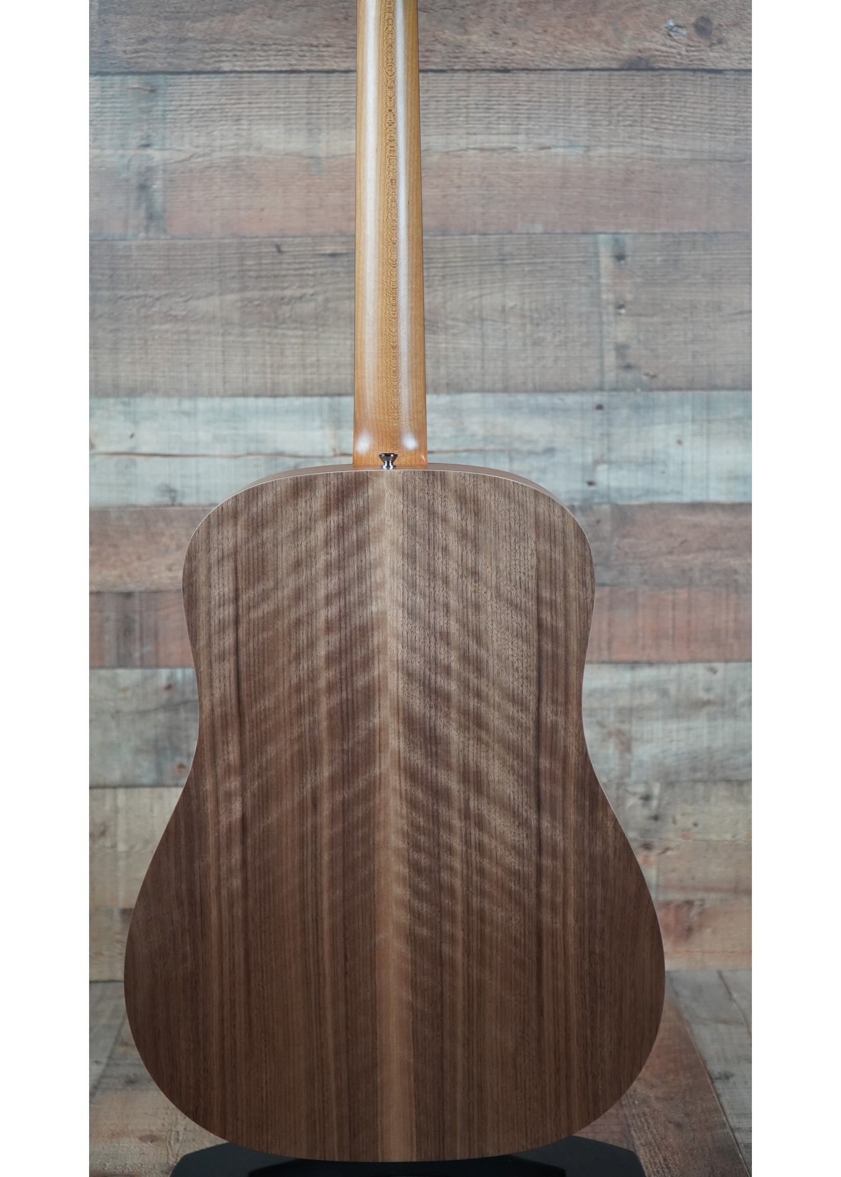 Taylor Taylor Big Baby Taylor (BBT) Walnut Travel & Small-Body Guitars | Walnut Top | Layered Walnut Back and Sides | Hard Rock Maple Neck | West African Crelicam Ebony Fretboard | No Electronics | Non-cutaway | Taylor Gig Bag Case