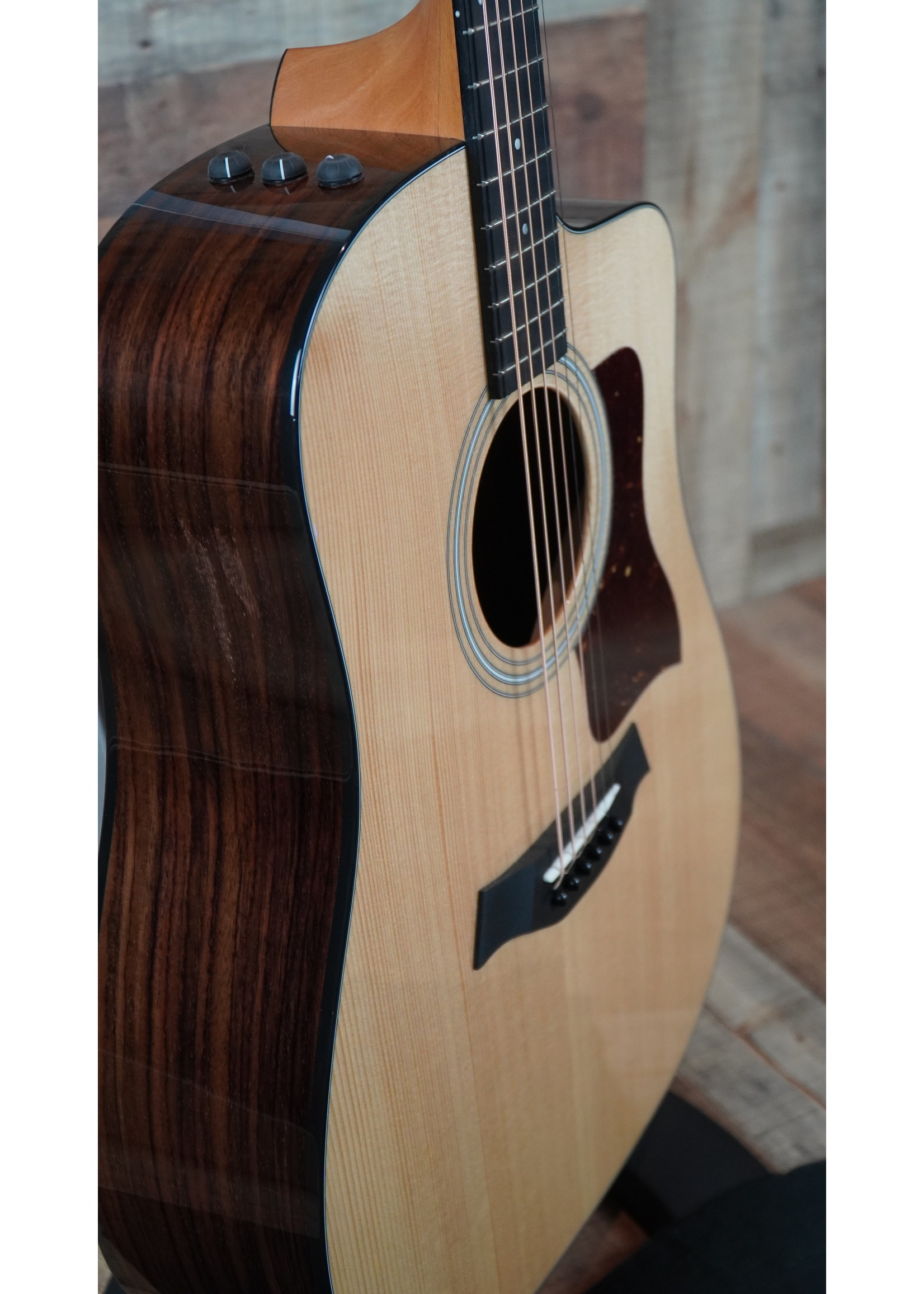 Taylor 210ce Plus 6-String | Sitka Spruce Top | Layered Rosewood Back and Sides | Tropical Mahogany Neck | West African Crelicam Ebony Fretboard | Expression System® 2 Electronics | Venetian Cutaway | Aerocase