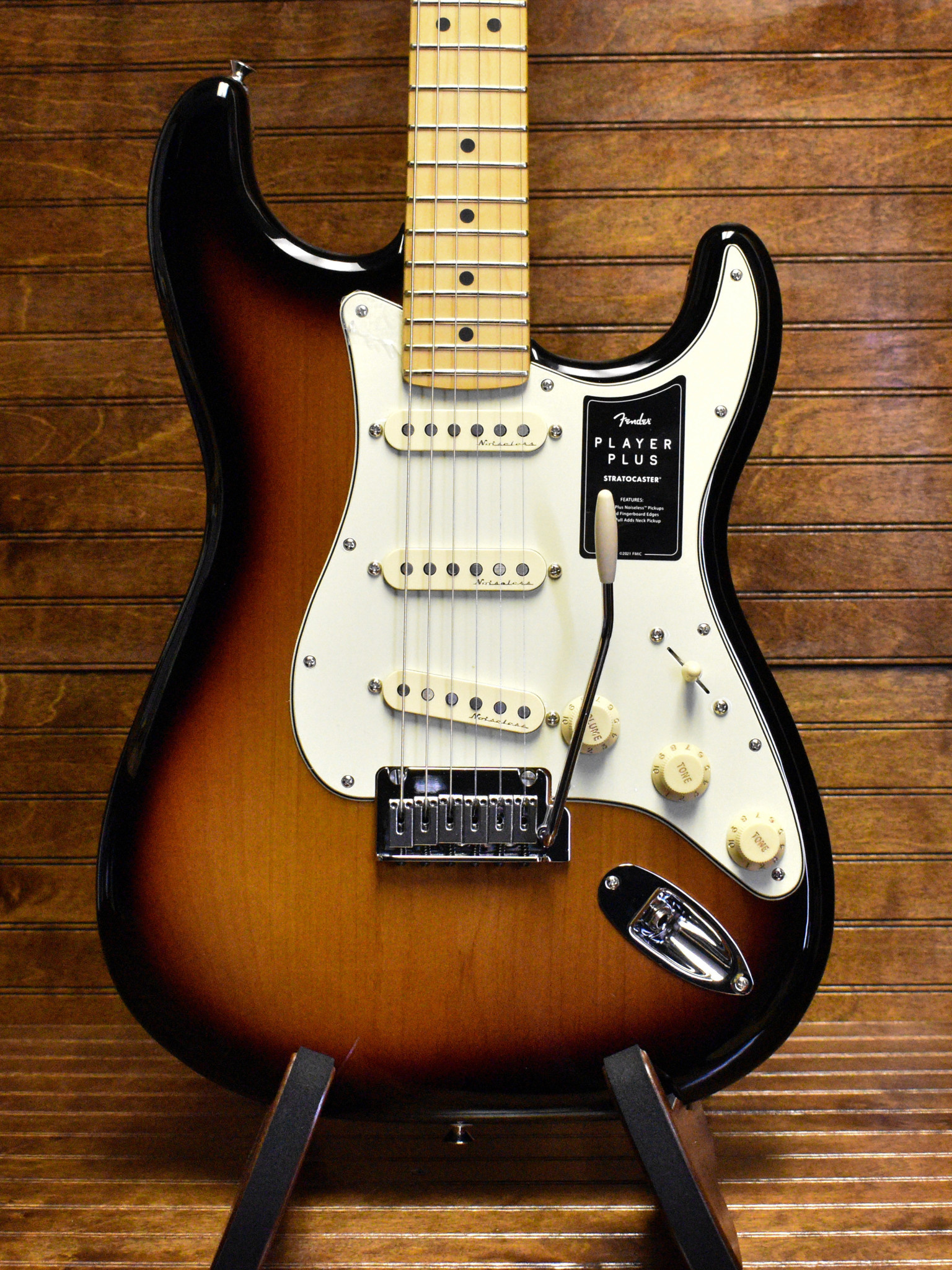 Fender Fender Player Plus Stratocaster 3-Color Sunburst