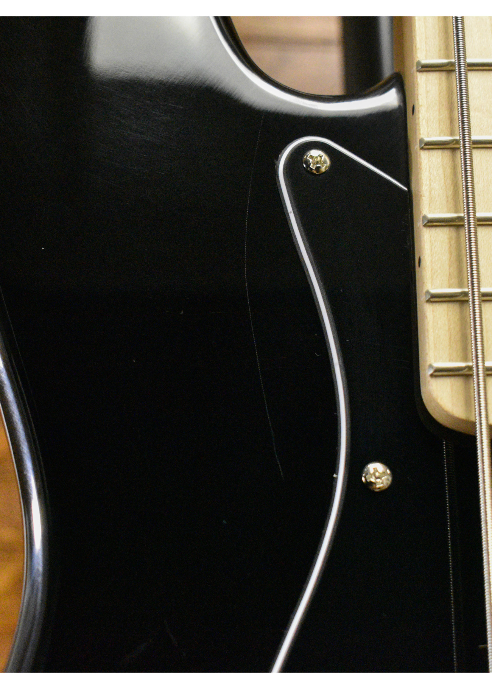 Squier Squier Affinity Jazz Bass, Maple Fretboard, Black