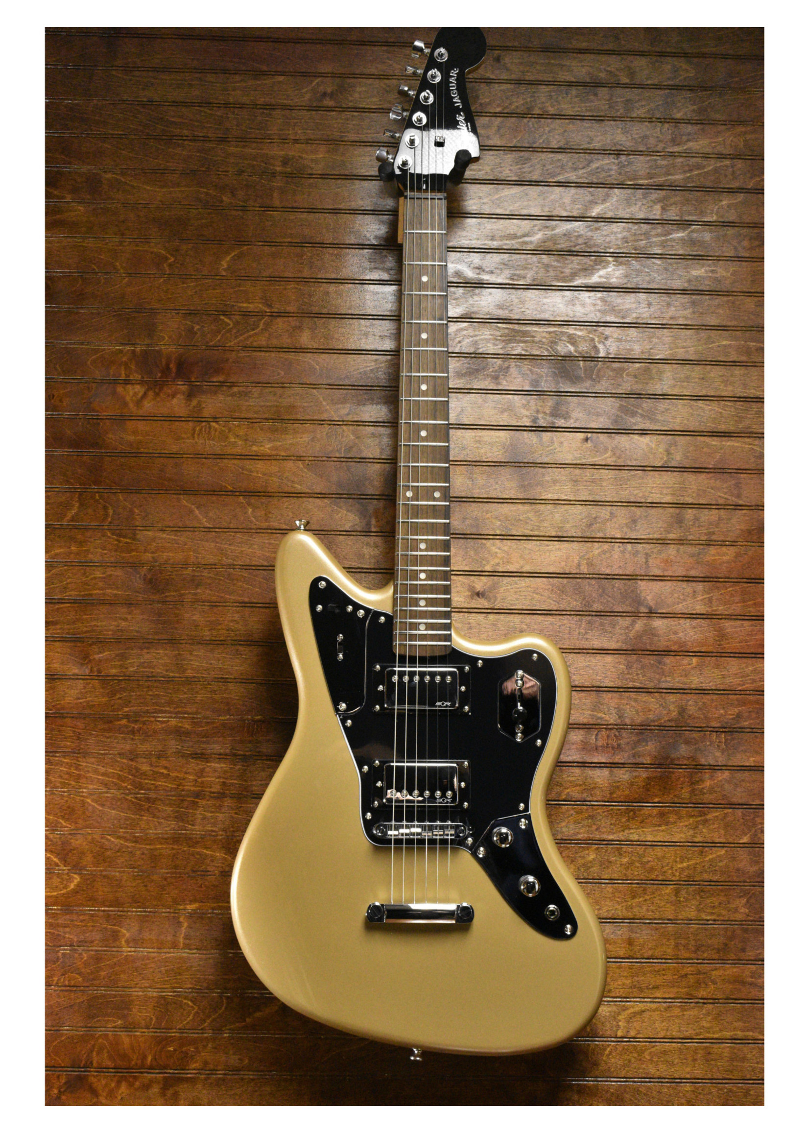 Squier Squier Contemporary Jaguar® HH ST, Laurel Fingerboard, Black Pickguard, Shoreline Gold