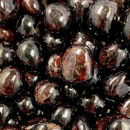 Garnet Medium Tumbled Stone
