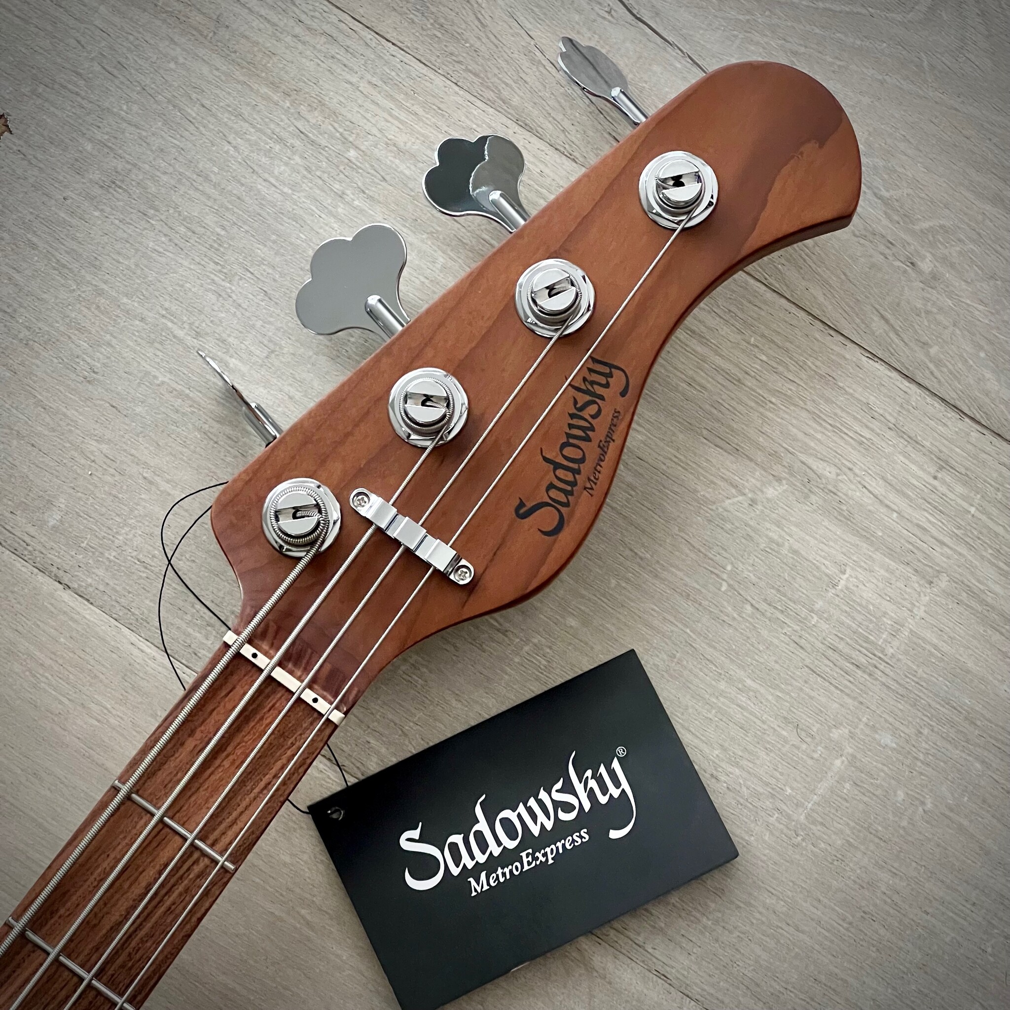 Sadowsky MetroExpress 21-Fret Vintage JJ 4-String Bass, Candy Apple Red  Metallic High Polish, Morado Fretboard (2023 Updated Model)