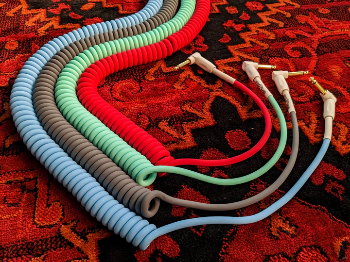 Pig Hog "Half Coil" Instrument Cable, 30-Foot, Seafoam Green (vintage style with tangle-free distance!)
