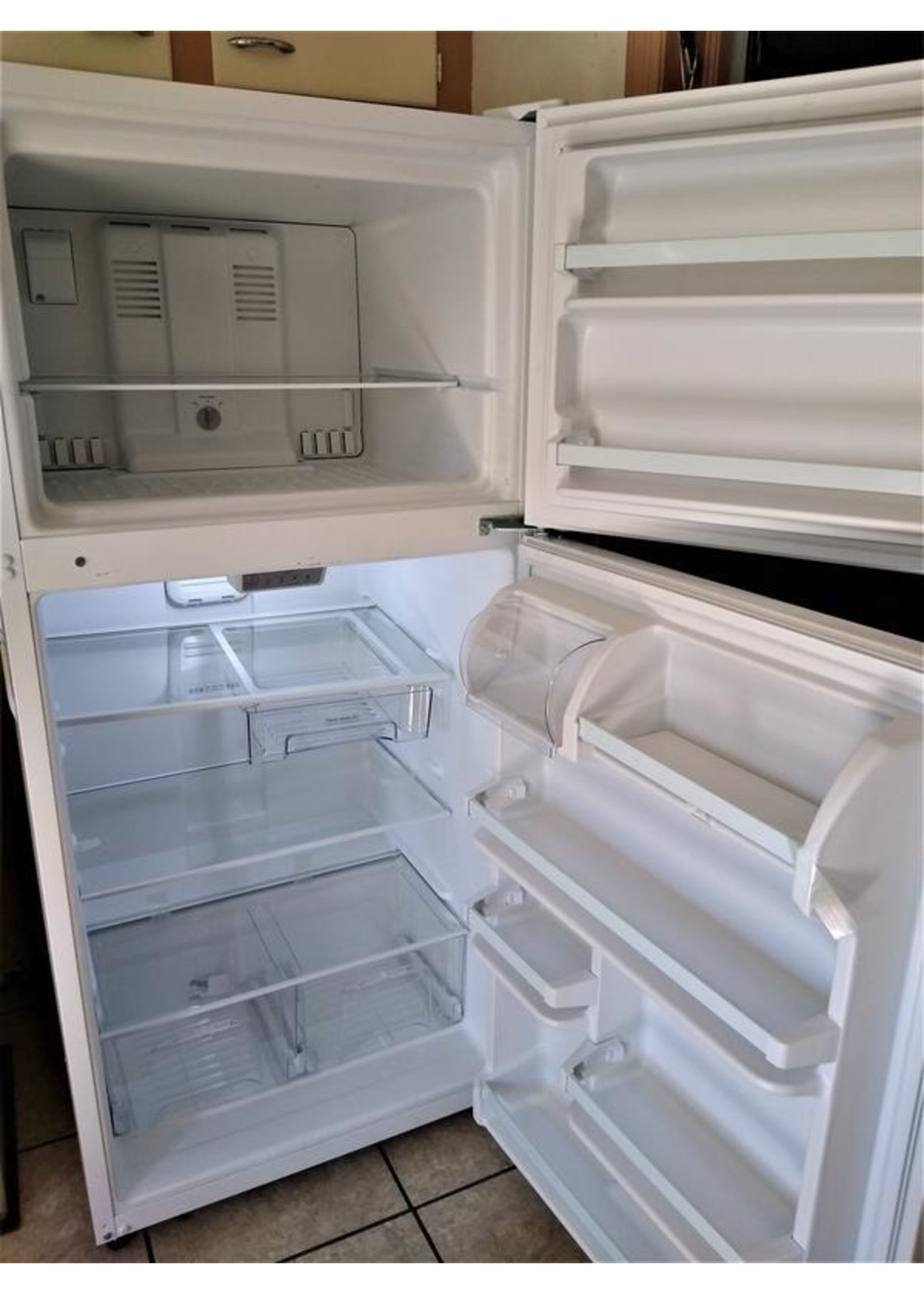 whirlpool 18.2 cubic foot refrigerator