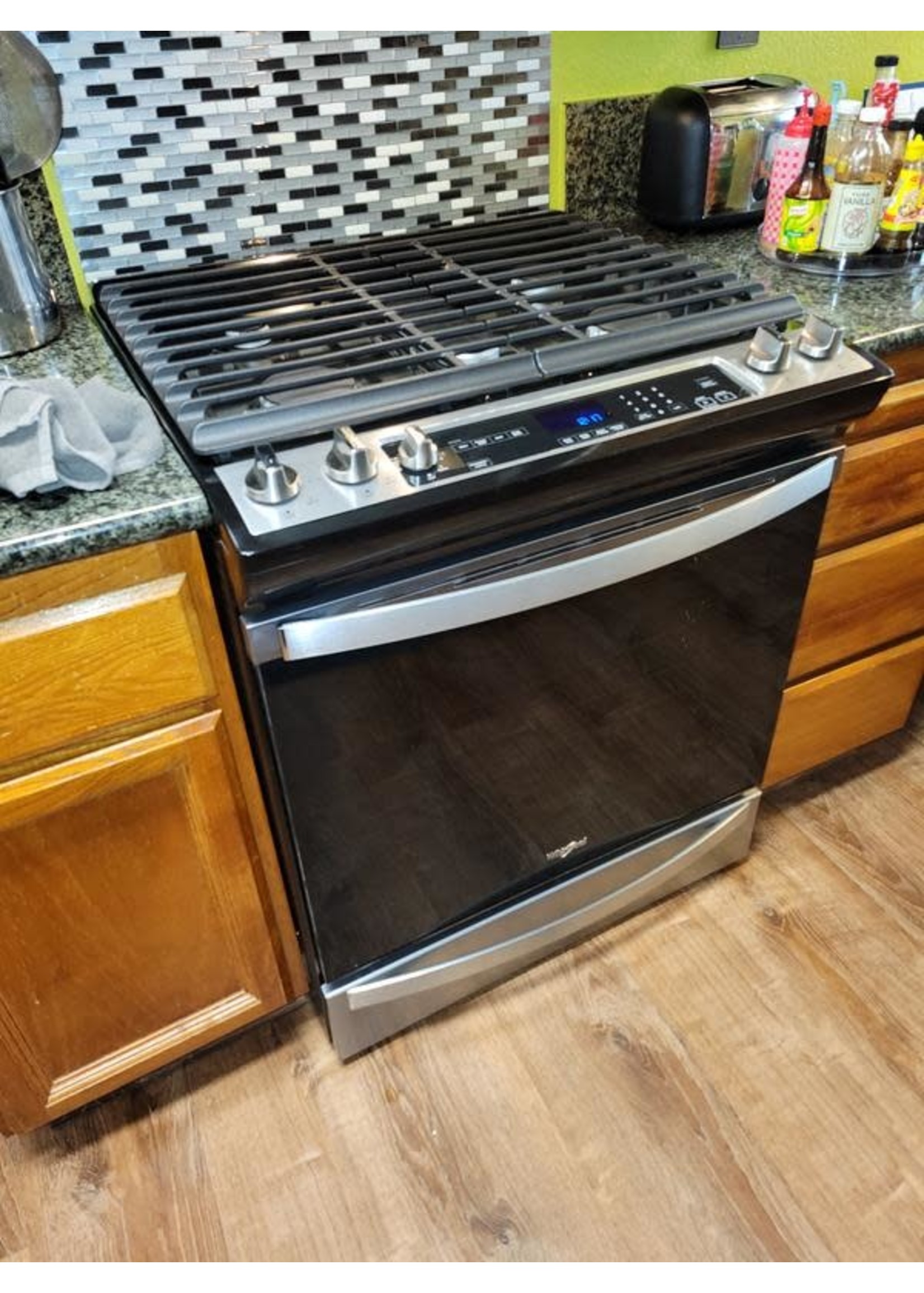 Whirlpool Whirlpool 5.8 cu. ft. Gas Range with Air Fry Oven in Fingerprint Resistant Stainless Steel