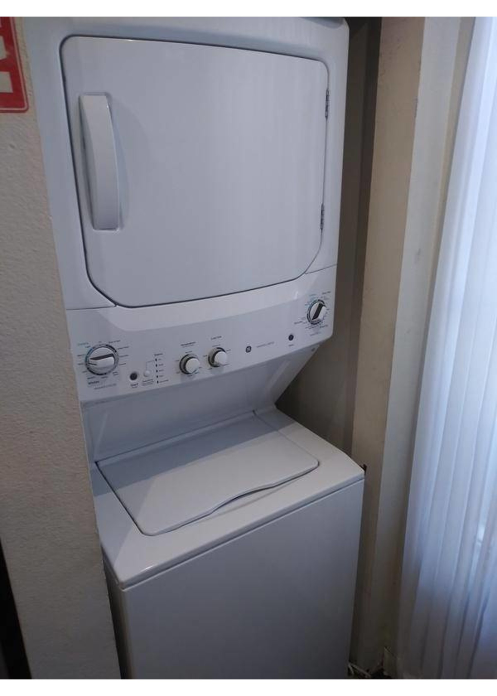 GE 2.3 Cu. Ft. Top Load Washer and 4.4 Cu. Ft. Electric Dryer Laundry  Center White on White GUD24ESSMWW - Best Buy