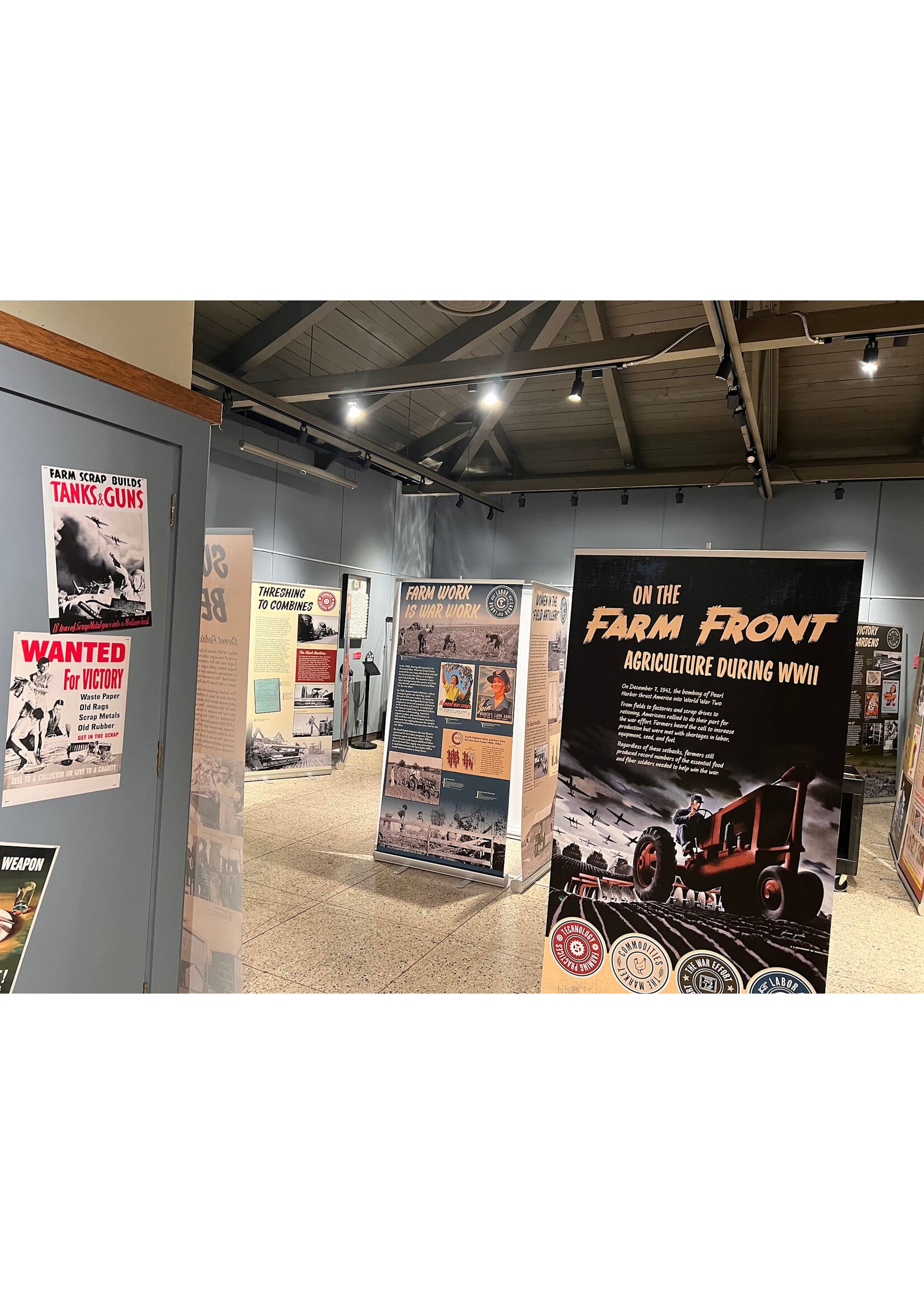 Exhibit Rental - On the Farm Front for 4 weeks