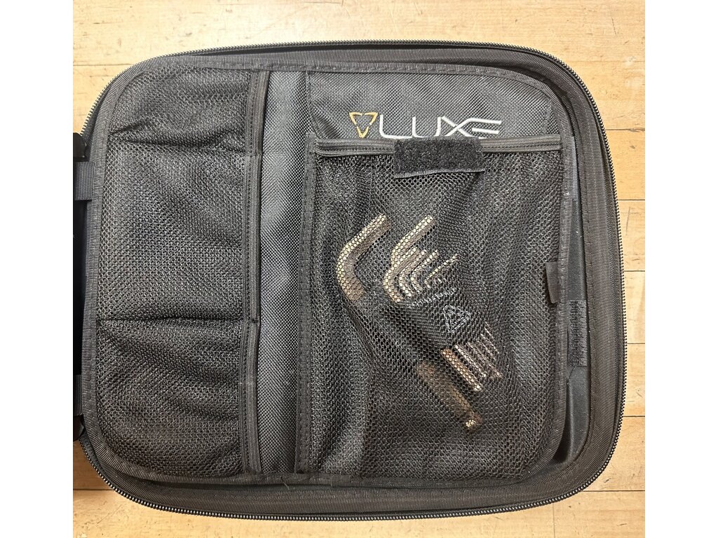 DLX Pre-Owned Luxe TM40 - Red