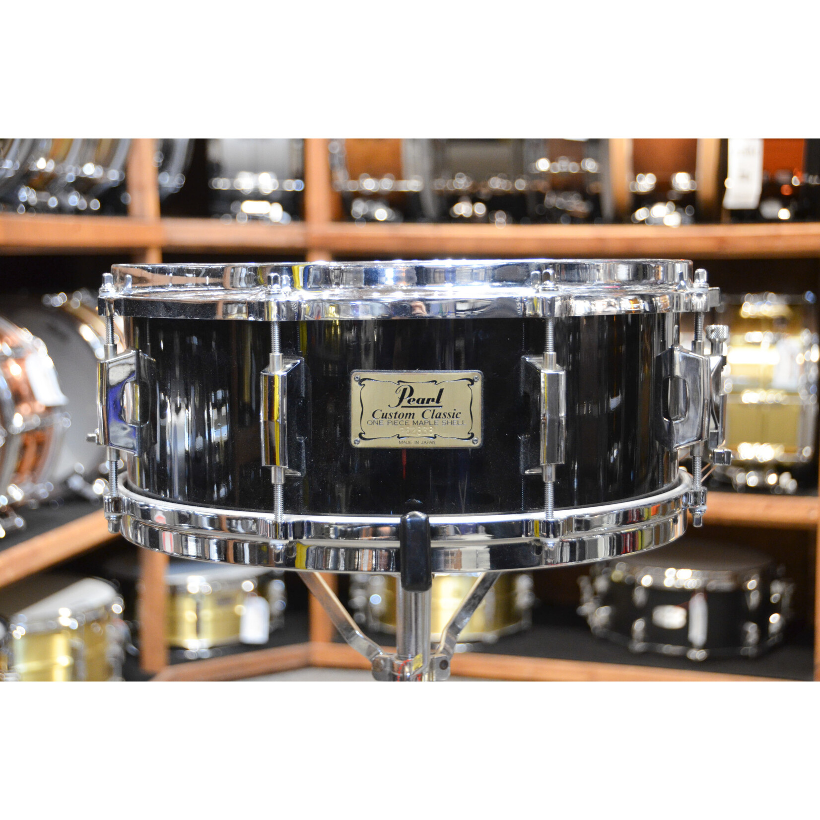 Pearl USED Pearl 5.5x14 Custom Classic One Piece Maple Snare Drum - "Piano Black"