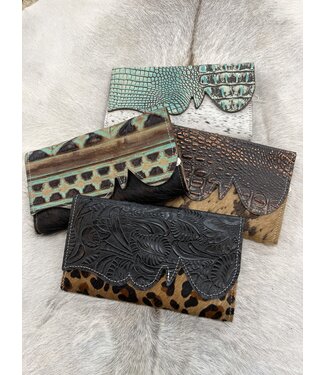 THE WHOLE HERD COWHIDE AND LEATHER WALLET