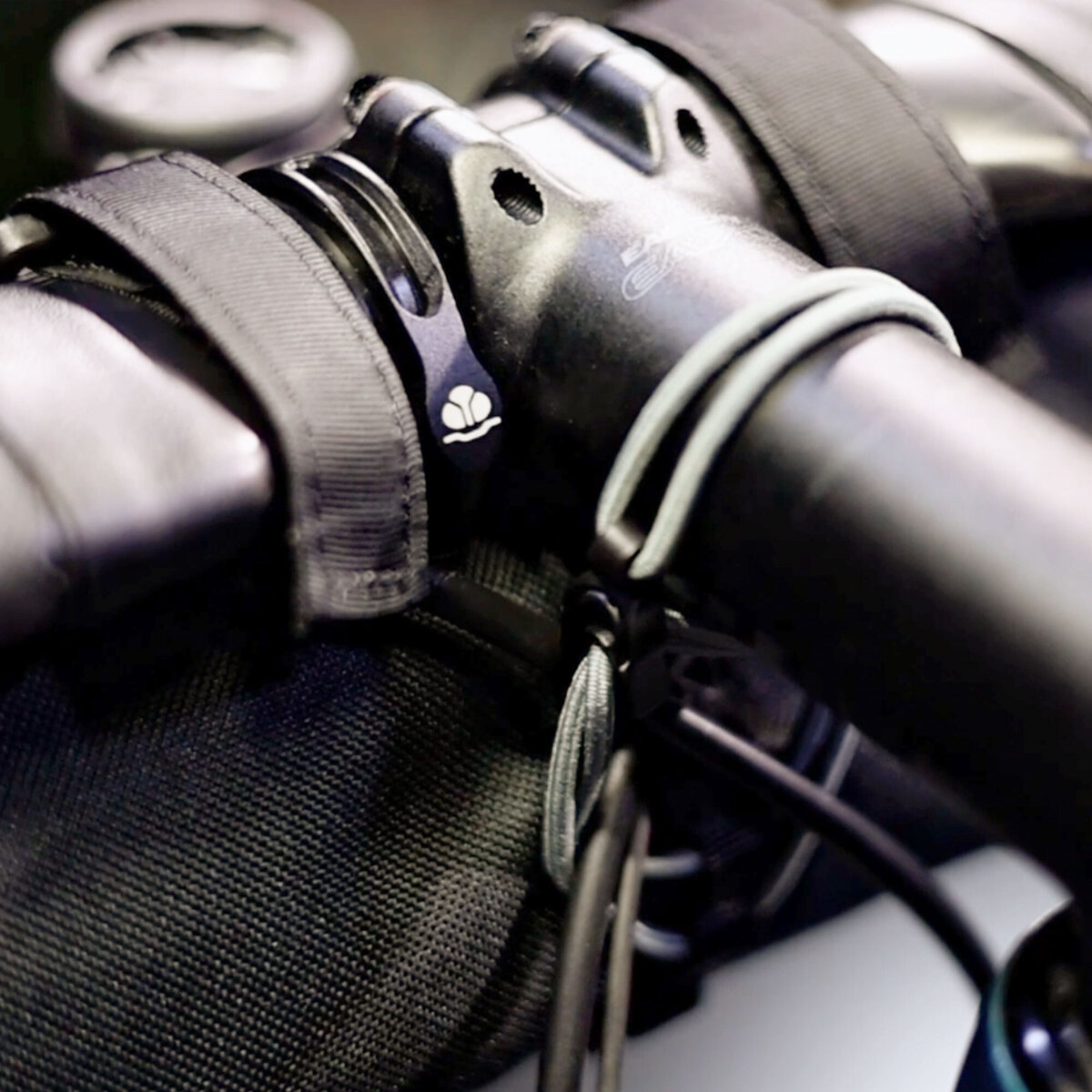 Blackburn BLACKBURN Grid Handlebar Bag sac de guidon 104g (1.2L) Reflective