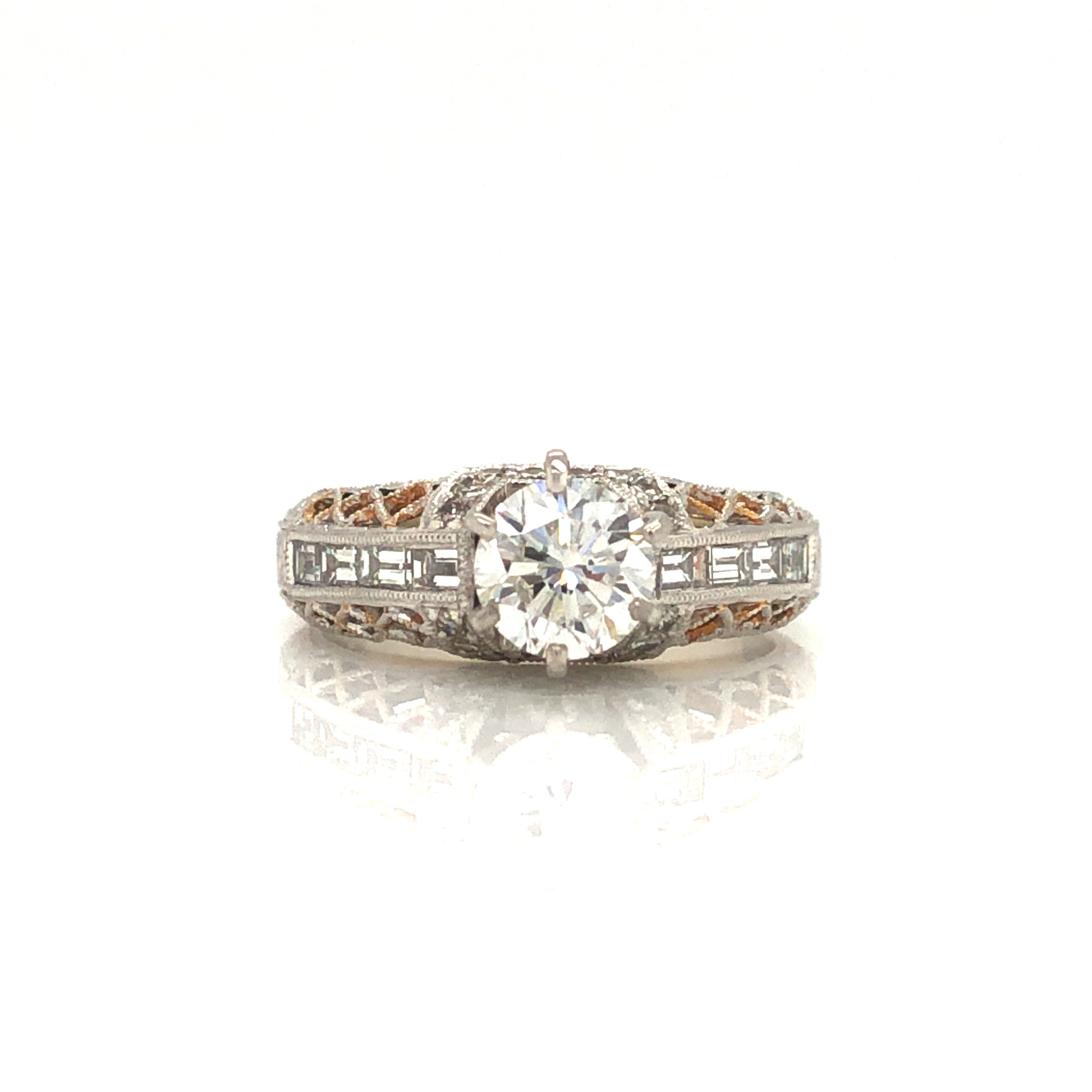 475048 18K 2 TONE .91TCW H SI1 ROUND CENTER DIAMOND WITH BAGUETTE CHANNEL SET SIDES ENGAGEMENT RING
