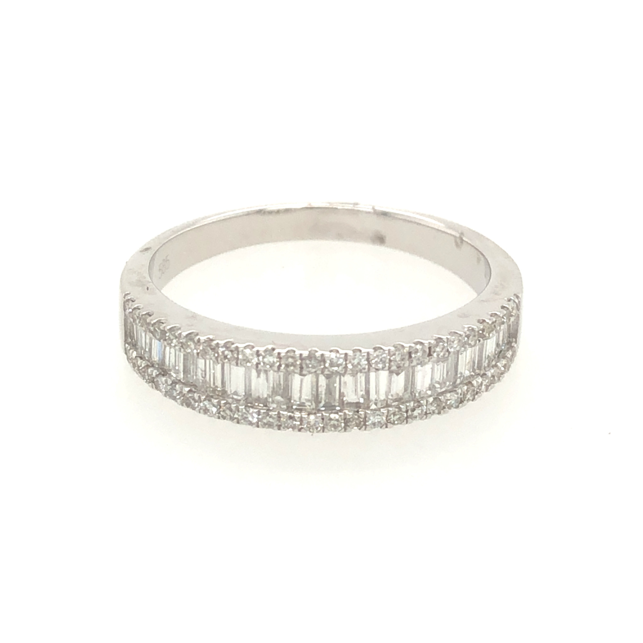 475023 14K WHITE GOLD .70TCW DIAMOND ROUND AND BAGUETTE CHANNEL SET WEDDING BAND
