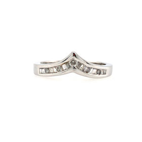 475233 14K WHITE GOLD  .36TCW BAGUETTE AND ROUND DIAMOND CHEVRON WEDDING BAND
