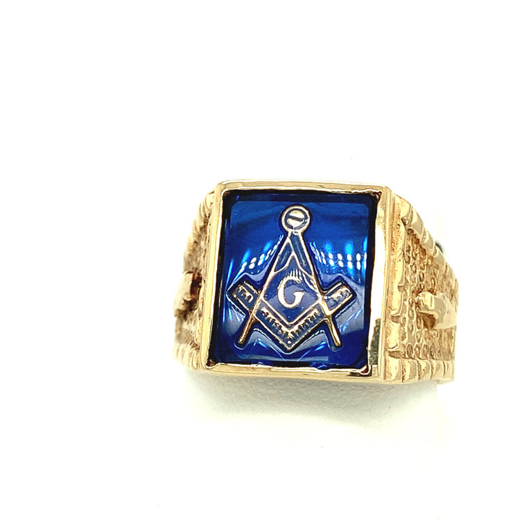 45177 14K YELLOW GOLD BLUE STONE MASON RING WITH BRICK PATTERN