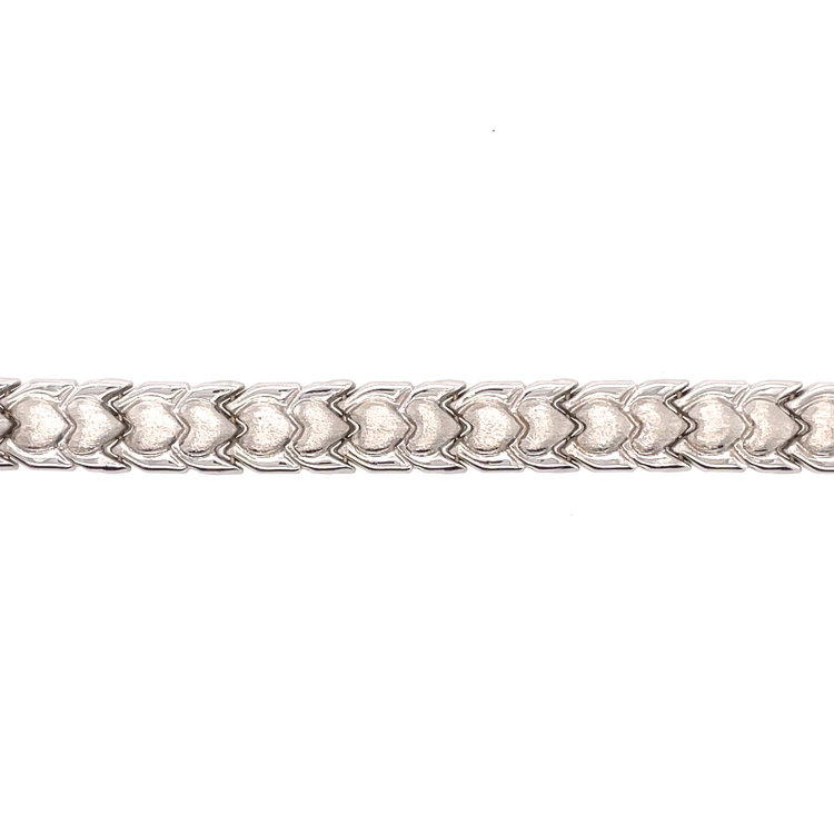 20040 14K WHITE GOLD SATIN FINISH HEART CENTER STAMPATO BRACELET
