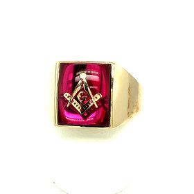 45016 10K YELLOW GOLD MASON RING WITH RECTANGLE RUBY