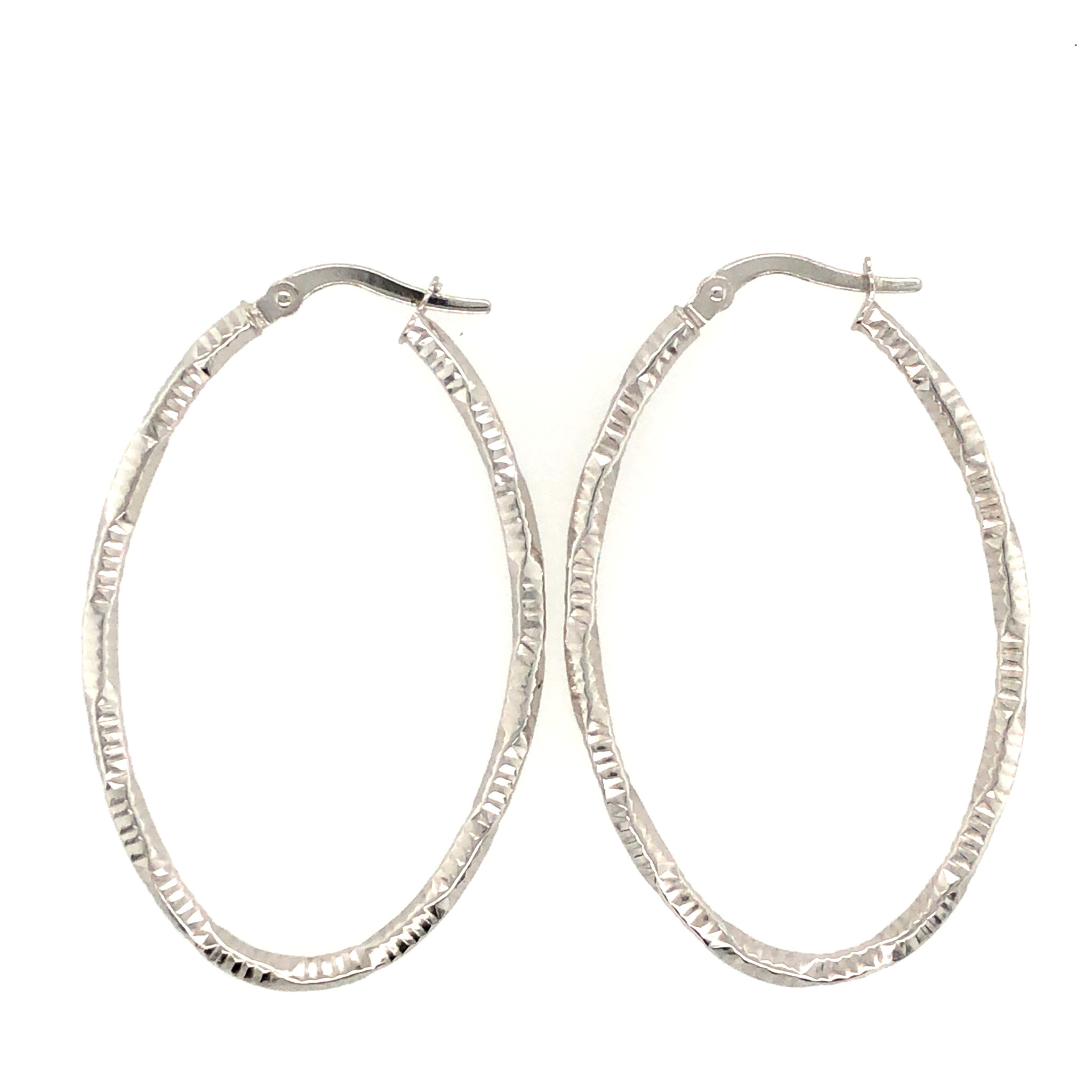 31073 14K WHITE GOLD OVAL SHAPE LINED DESIGN HOOPS