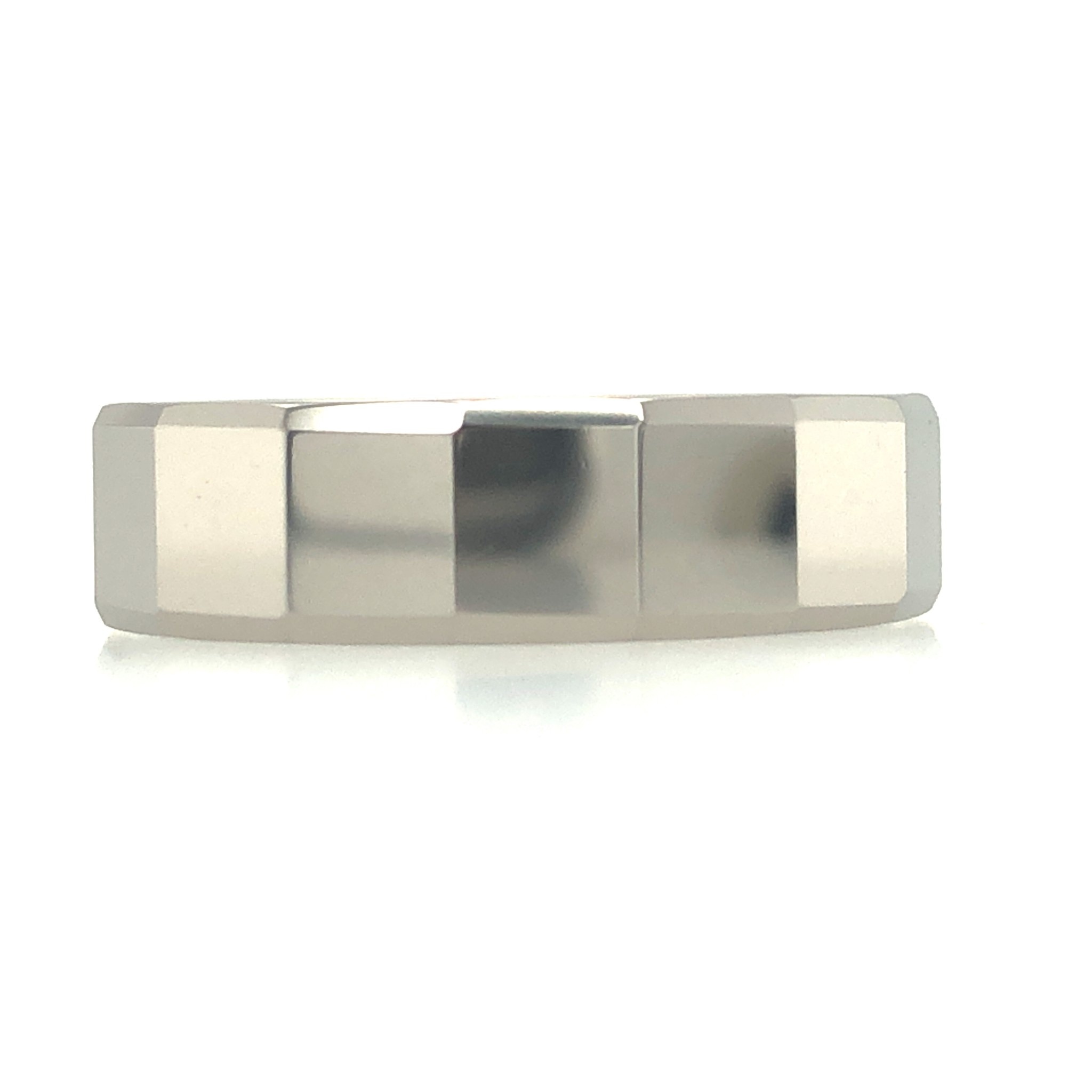 475221 TUNGSTEN WITH FACETS AND BEVELED EDGE DESIGN BAND